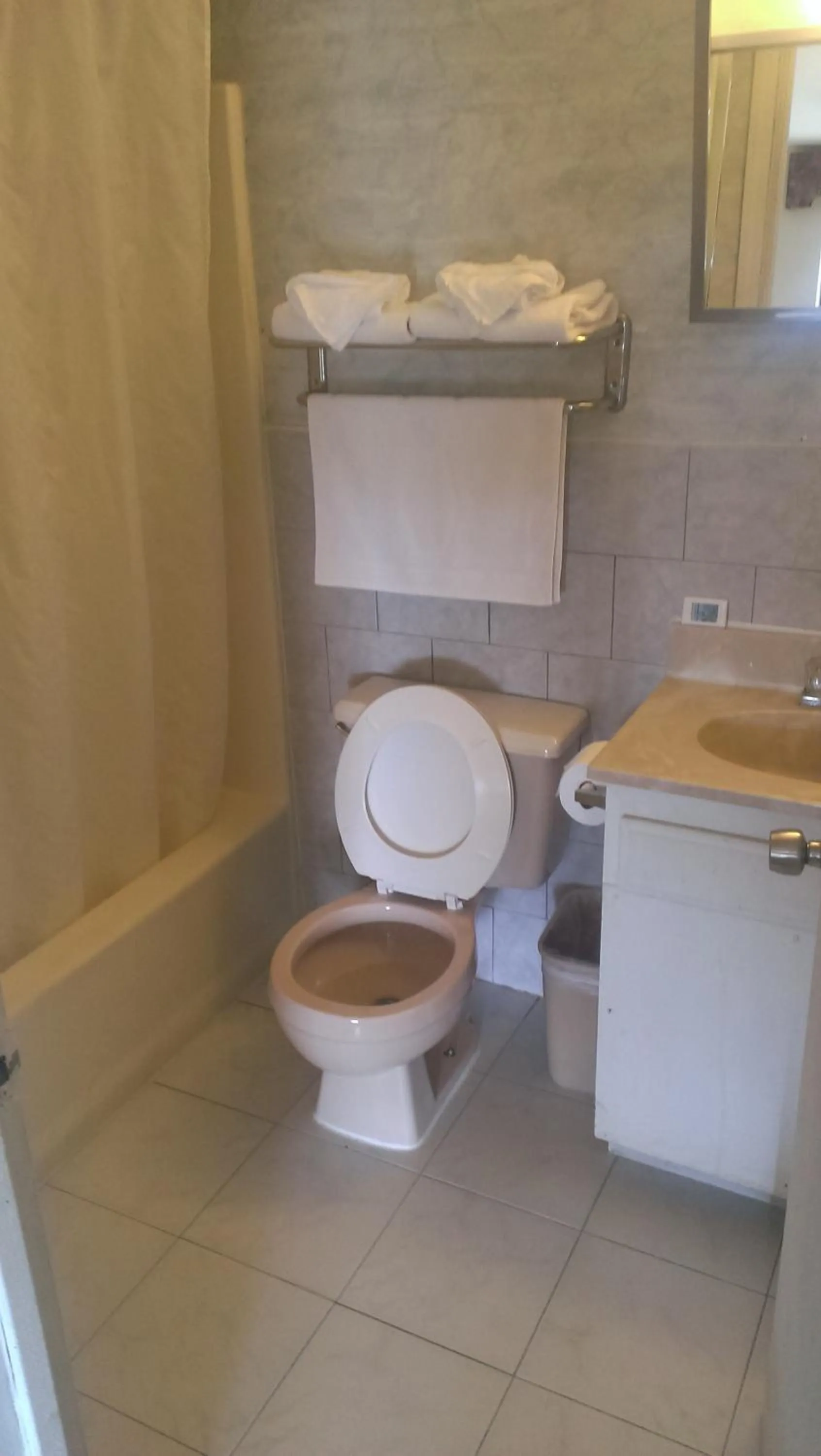 Bathroom in Branford Motel
