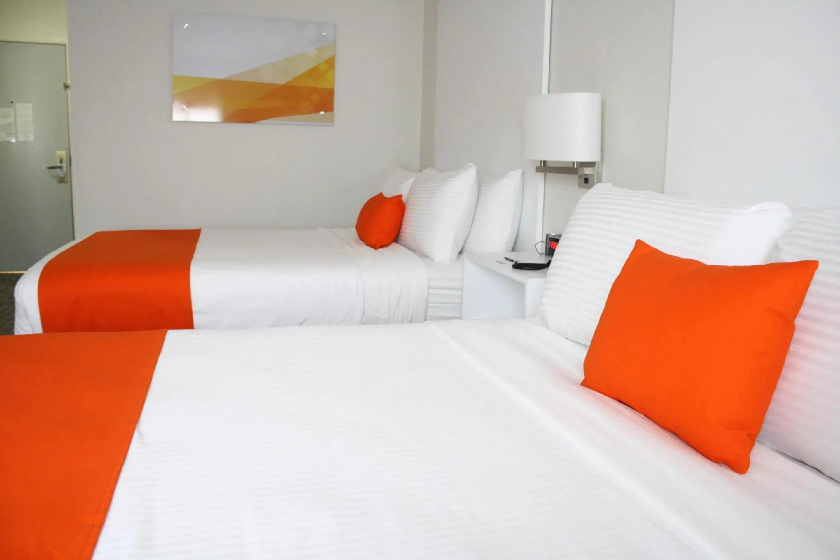 Queen Room with Two Queen Beds - Non-Smoking in Schoenbrunn Inn Queen Room with Two Queen Beds - Non-Smoking in Schoenbrunn Inn