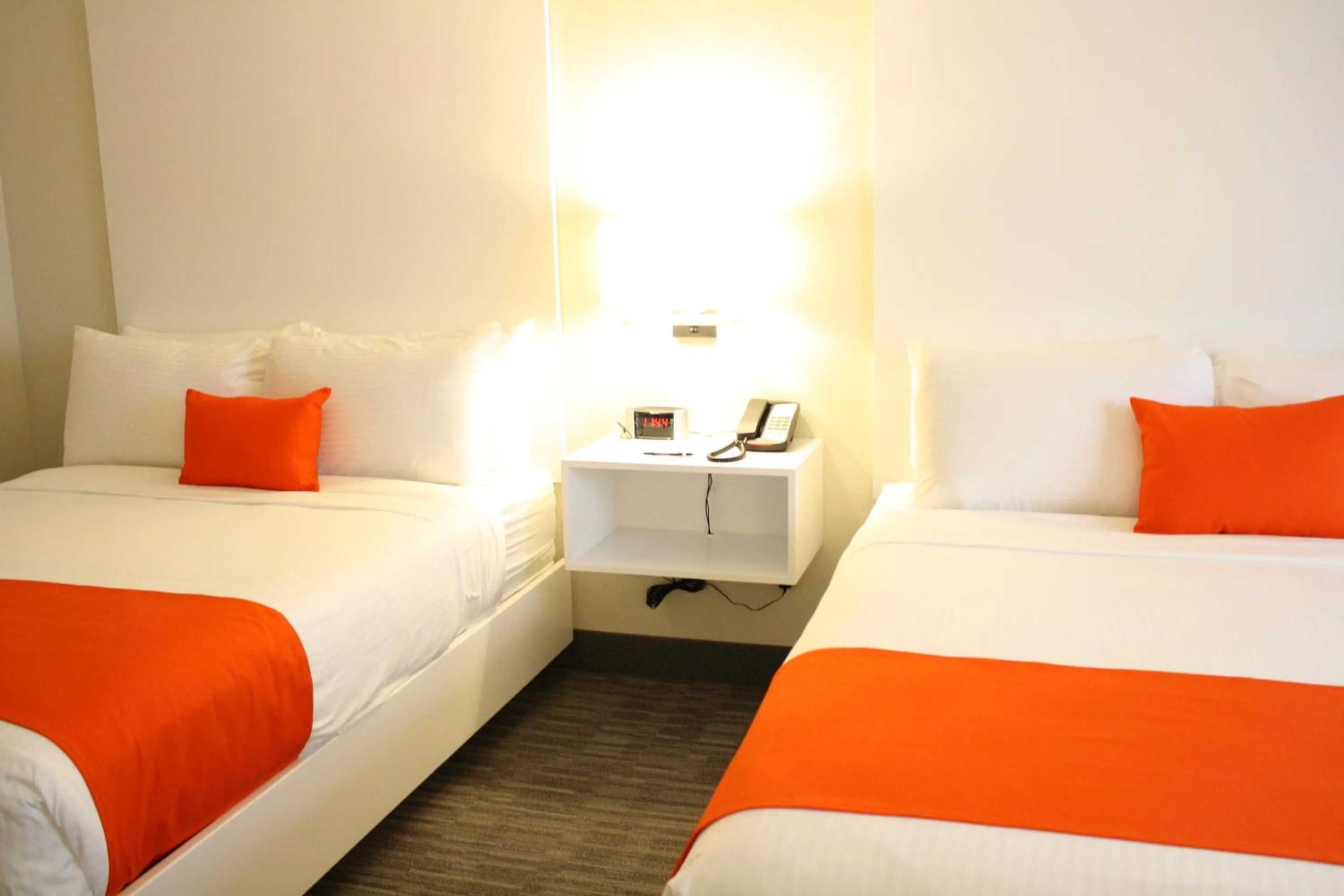 Bed in Schoenbrunn Inn