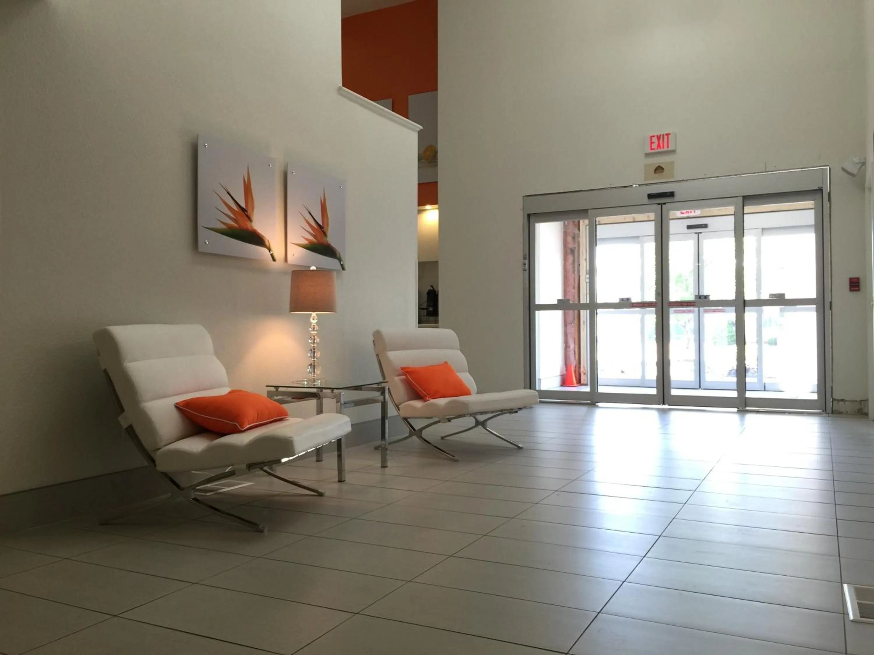 Facade/entrance in Schoenbrunn Inn