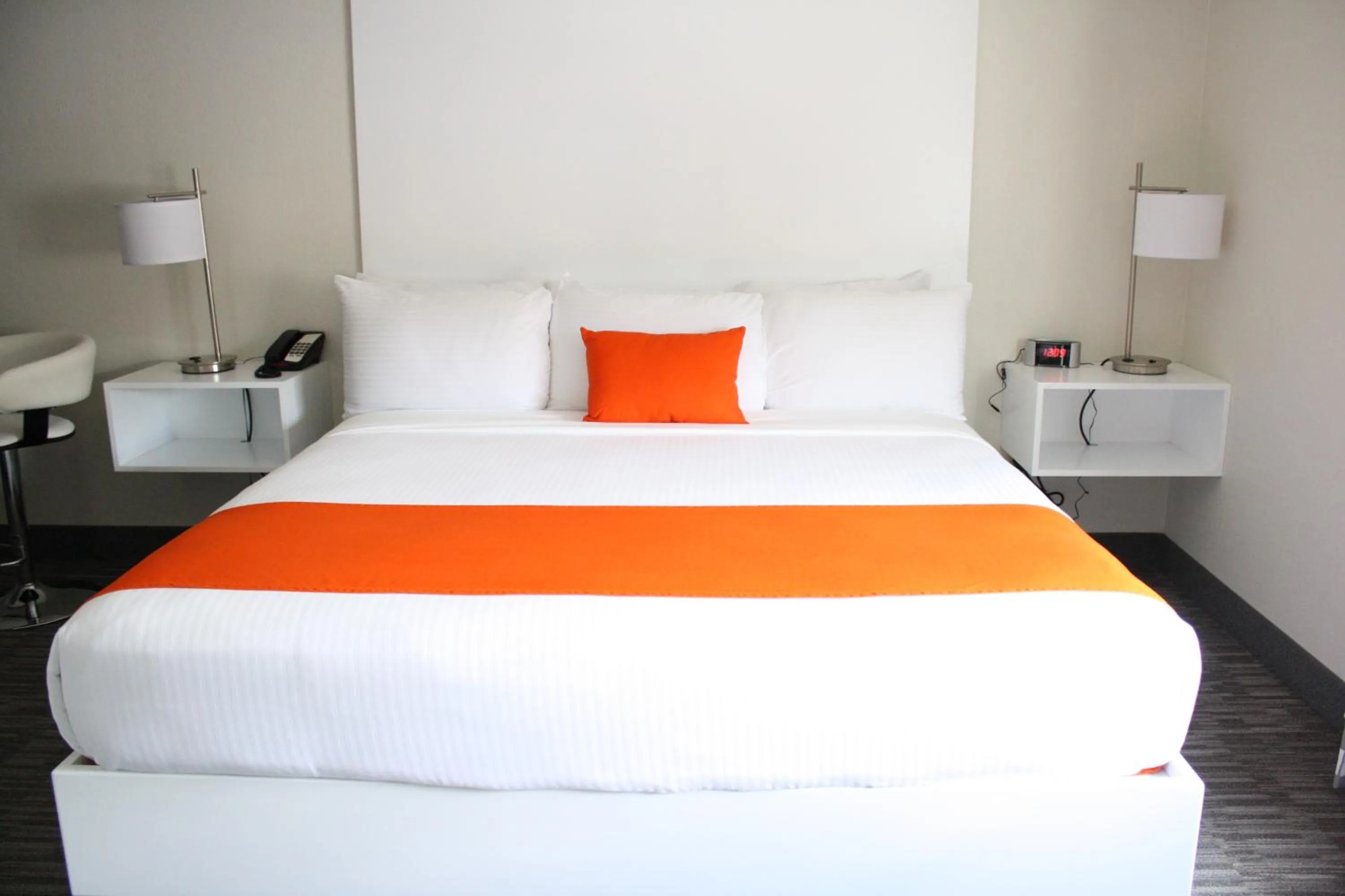 Bed in Schoenbrunn Inn