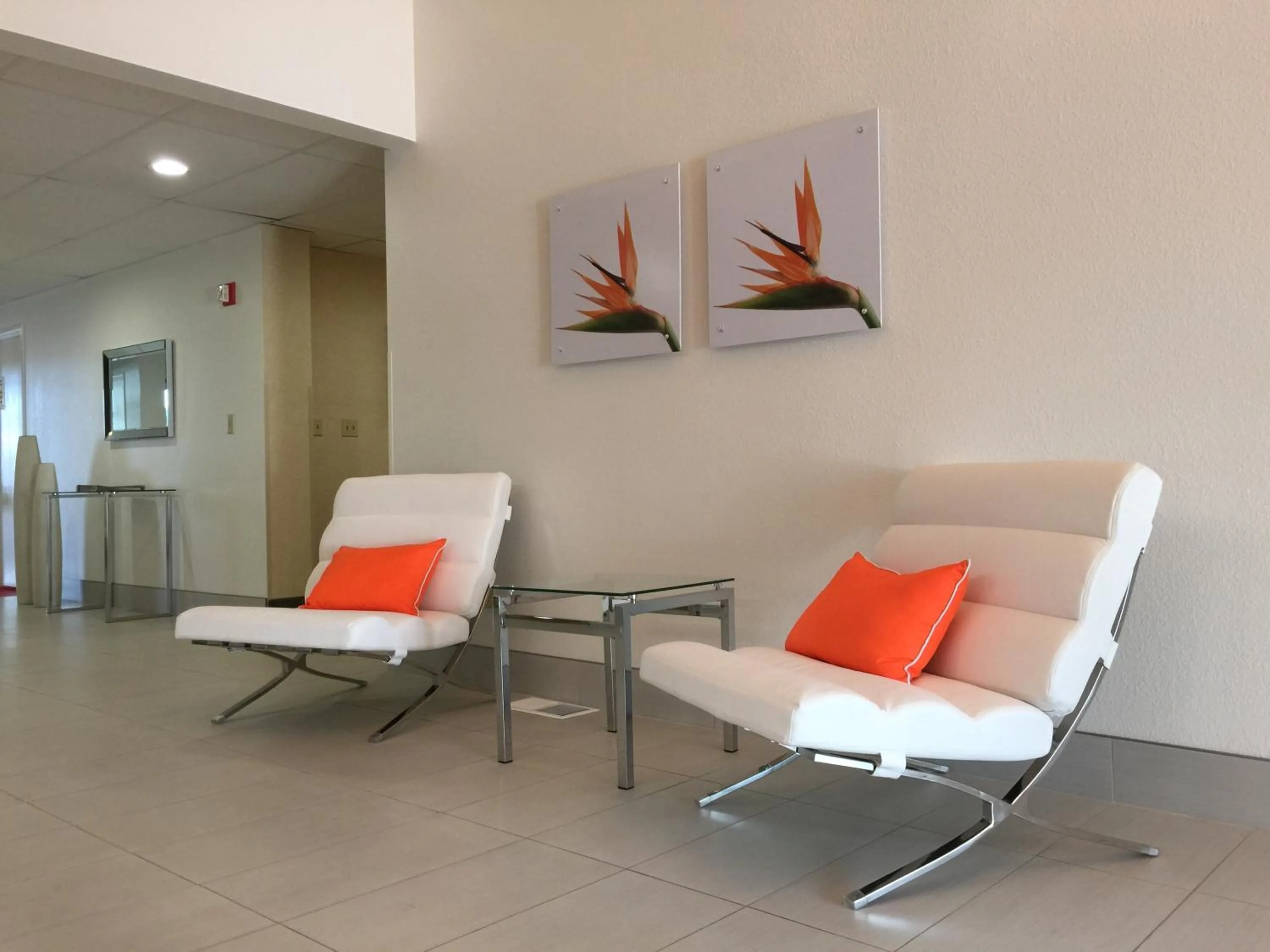 Facade/entrance in Schoenbrunn Inn