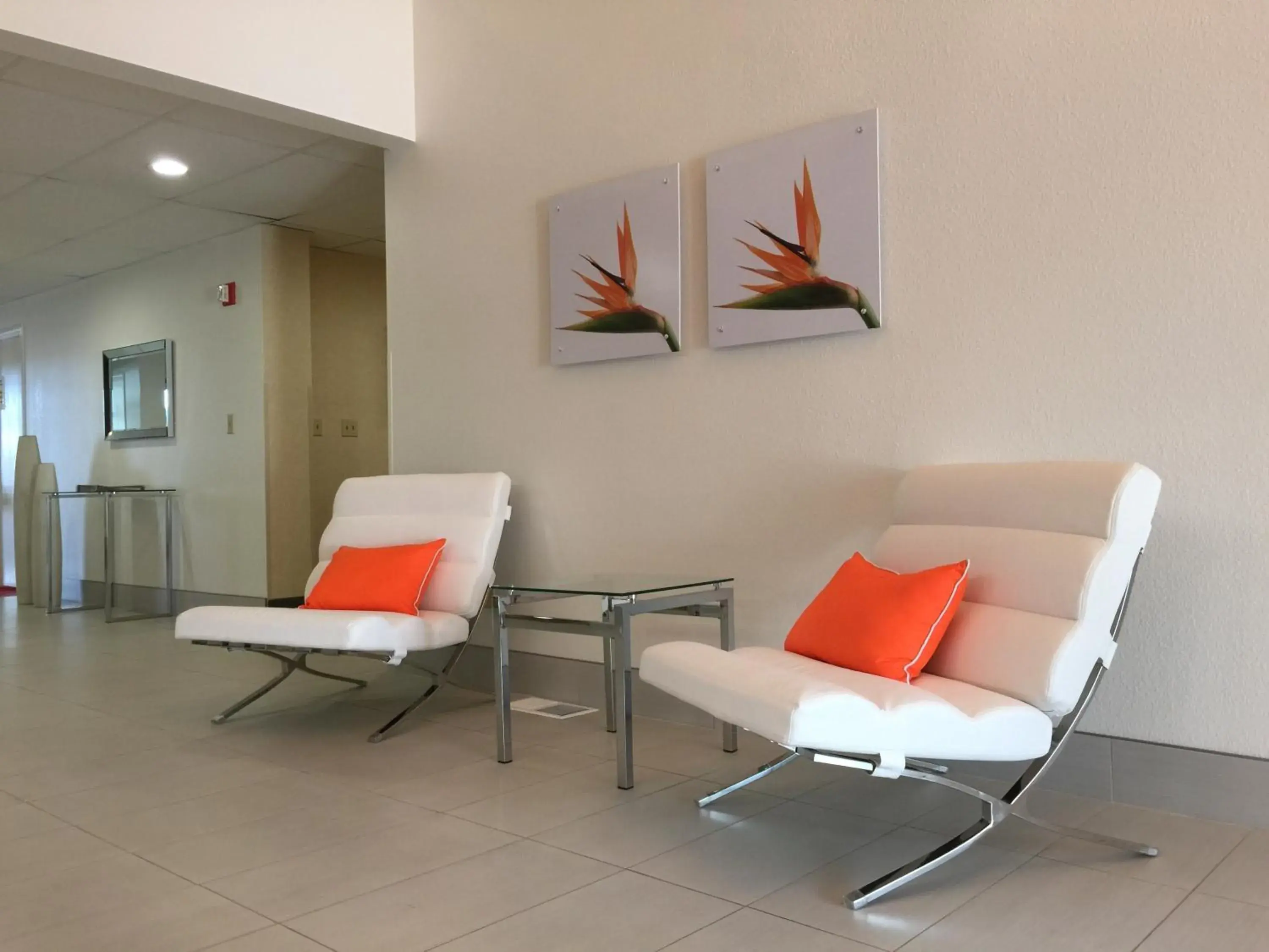 Facade/entrance in Schoenbrunn Inn Facade/entrance in Schoenbrunn Inn