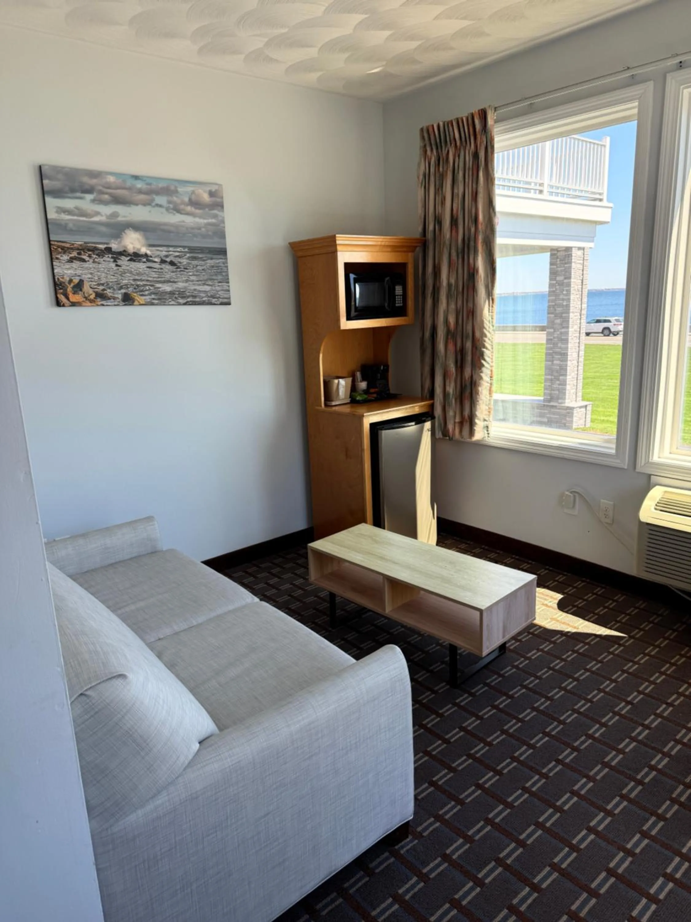 Seating area, Bed in The Atlantic House