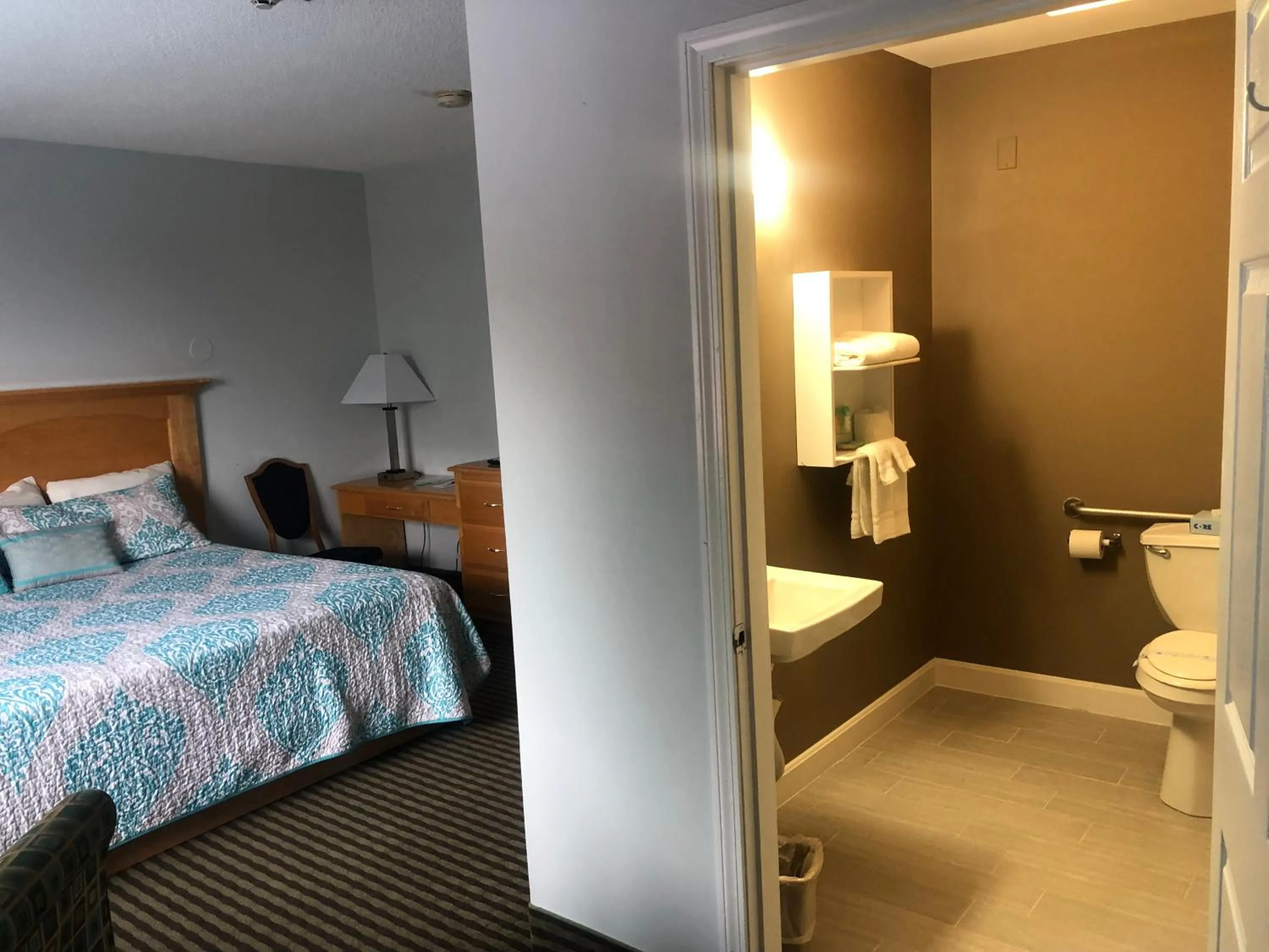 Bathroom, Bed in The Atlantic House