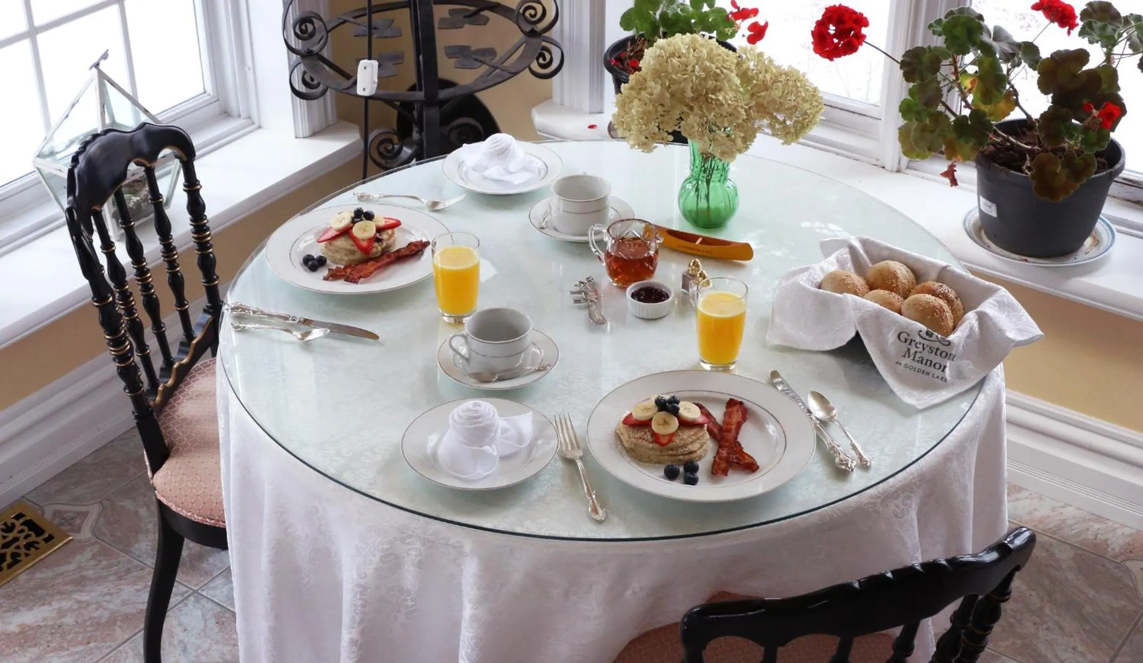 Breakfast in Greystone on Golden Lake