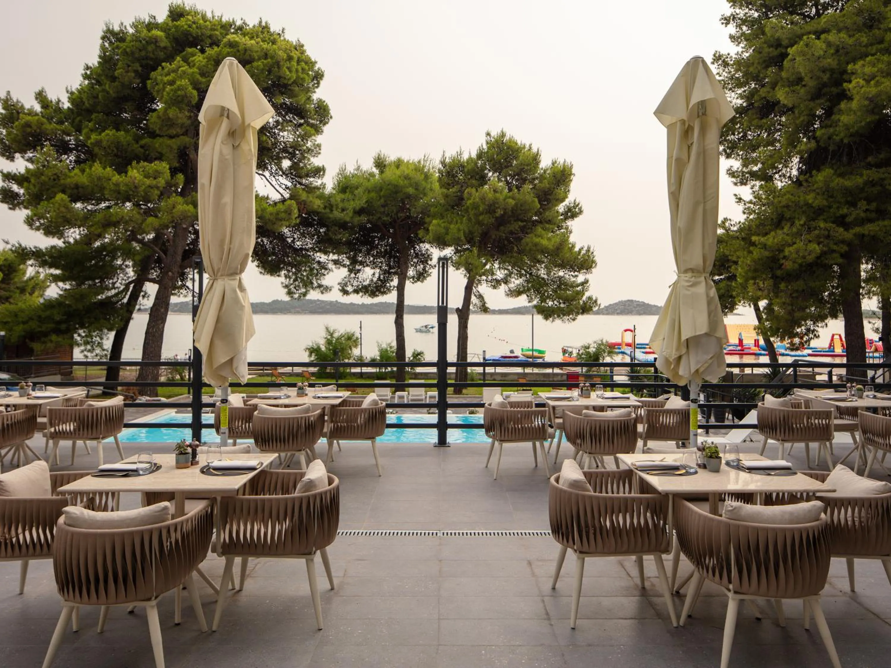 Restaurant/places to eat in SeeSea Hotel