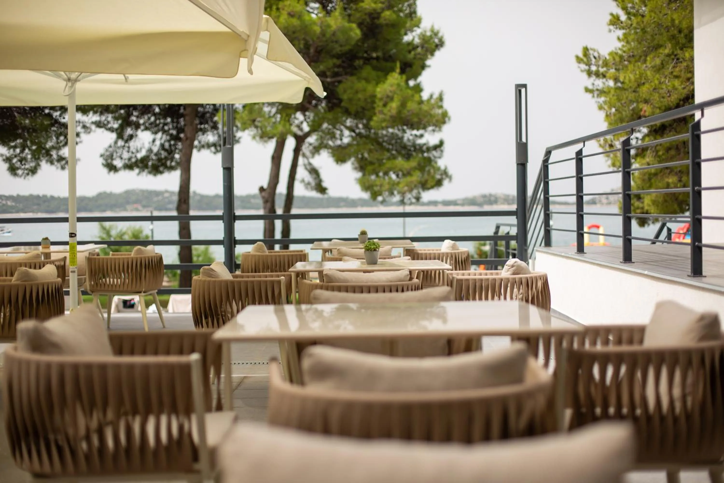 Restaurant/places to eat in SeeSea Hotel