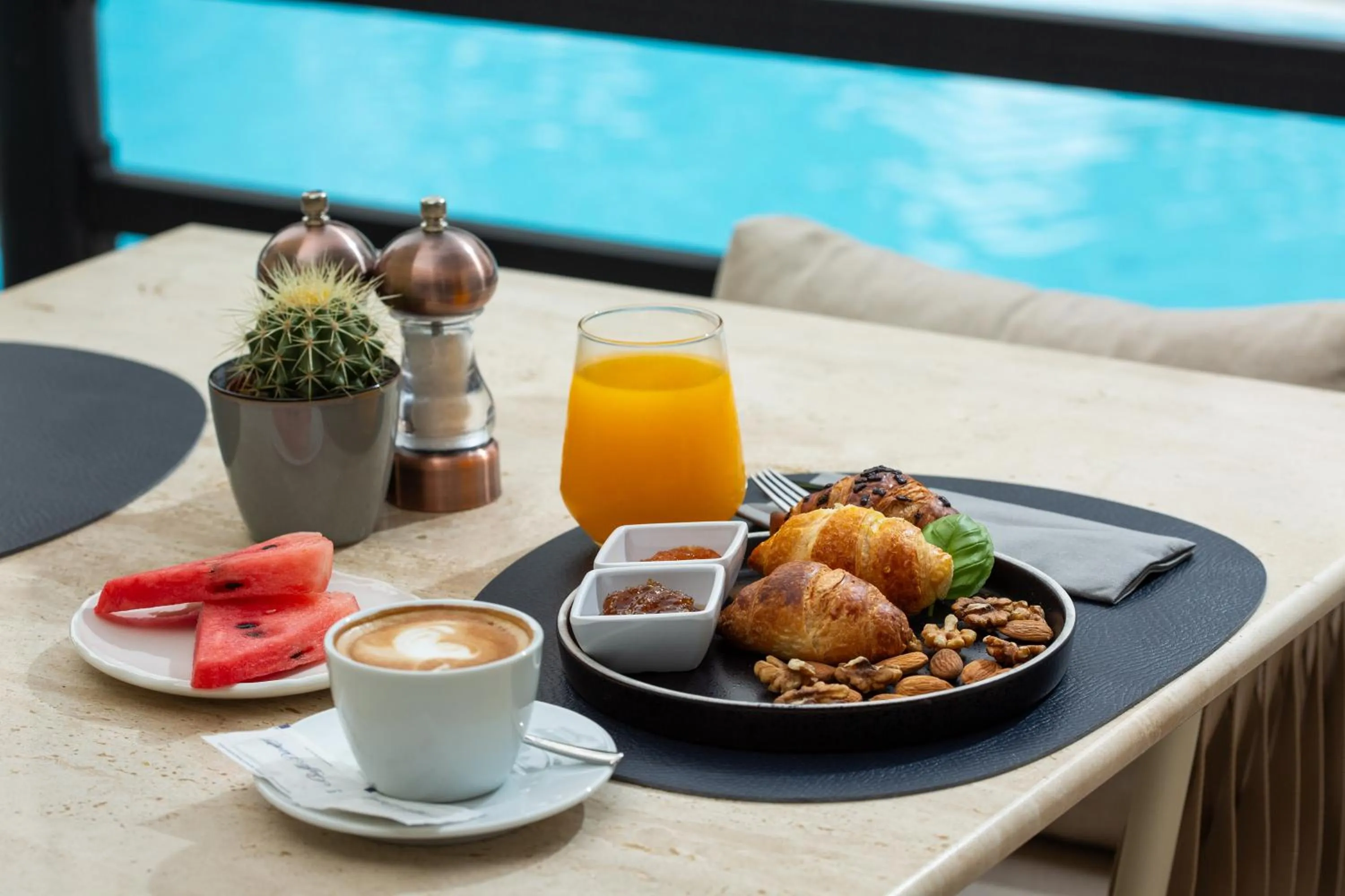 Restaurant/places to eat in SeeSea Hotel