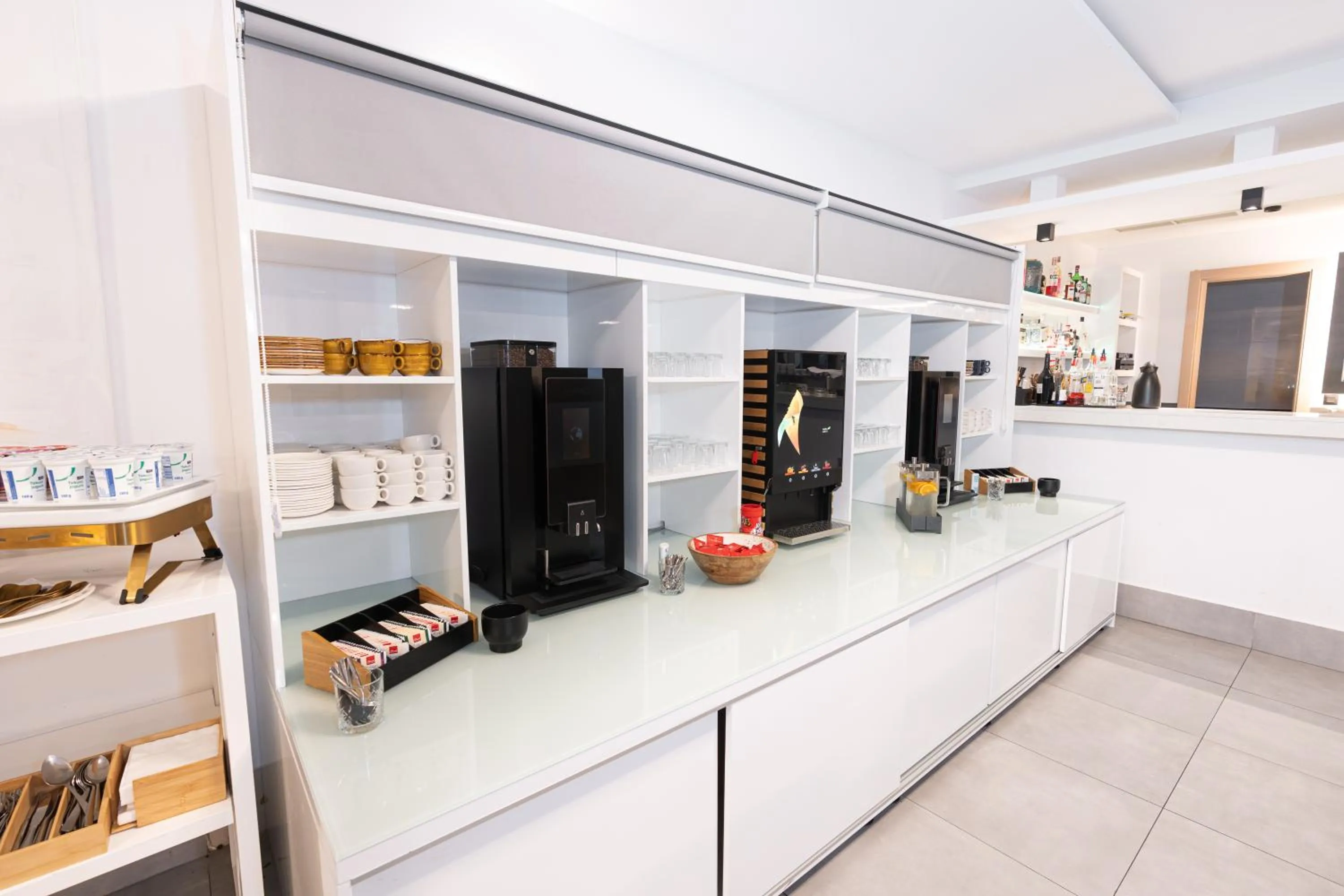 Restaurant/places to eat in SeeSea Hotel