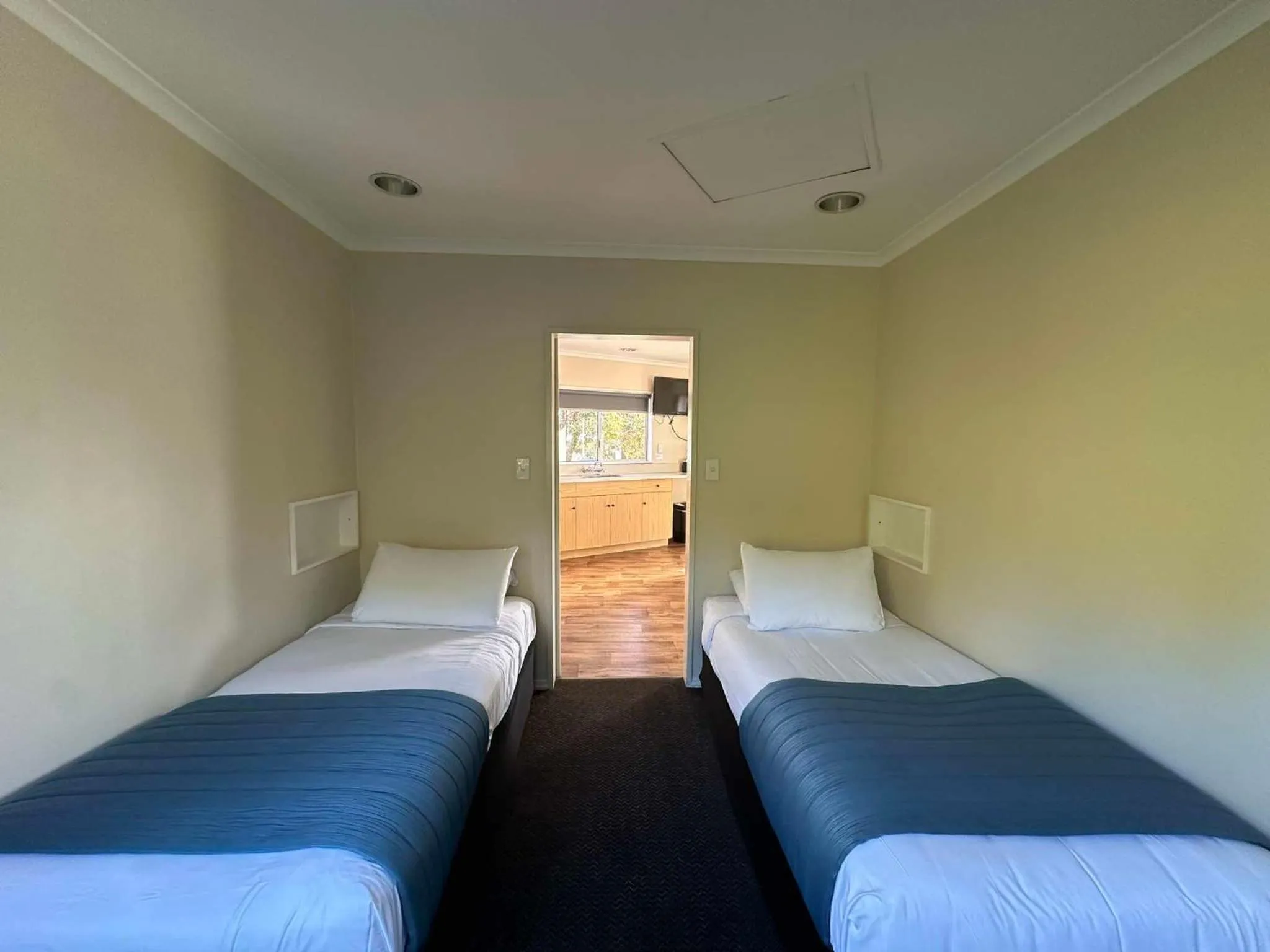 Bed in Pohara Beach TOP 10 Holiday Park