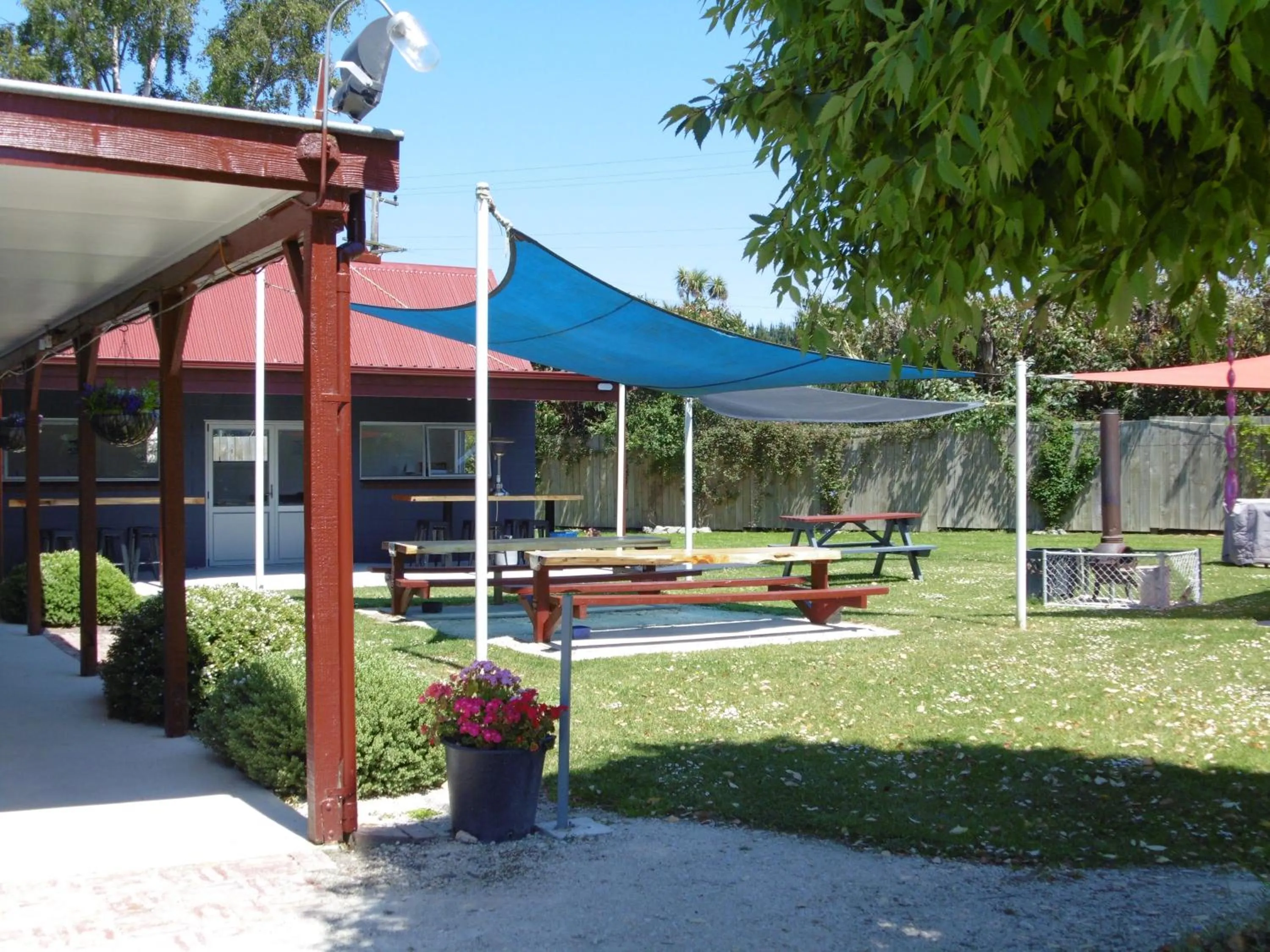 BBQ facilities in Glenavys Waitaki River Motor Camp