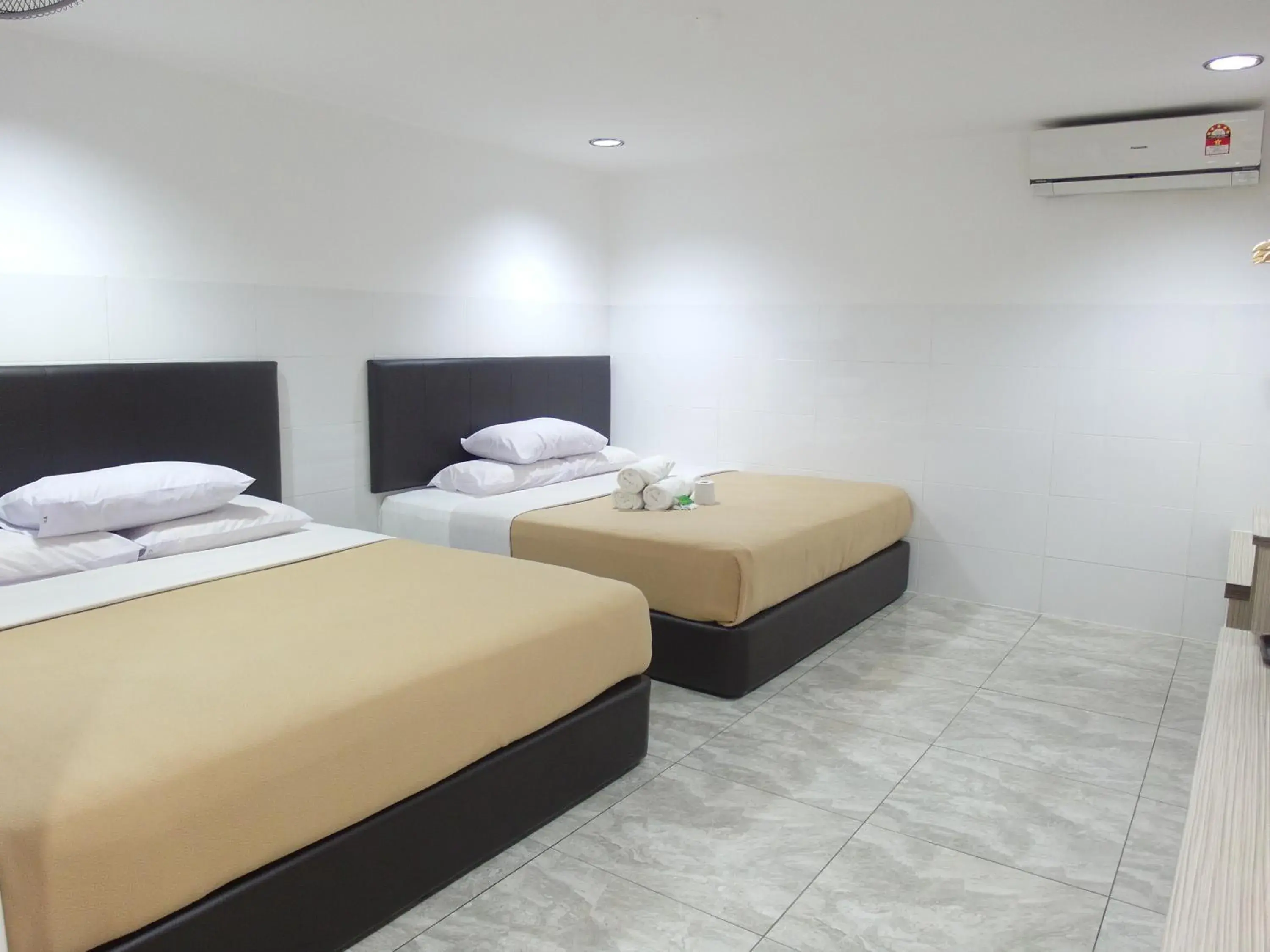 Bedroom, Bed in Comfort Two Hotel Bedroom, Bed in Comfort Two Hotel