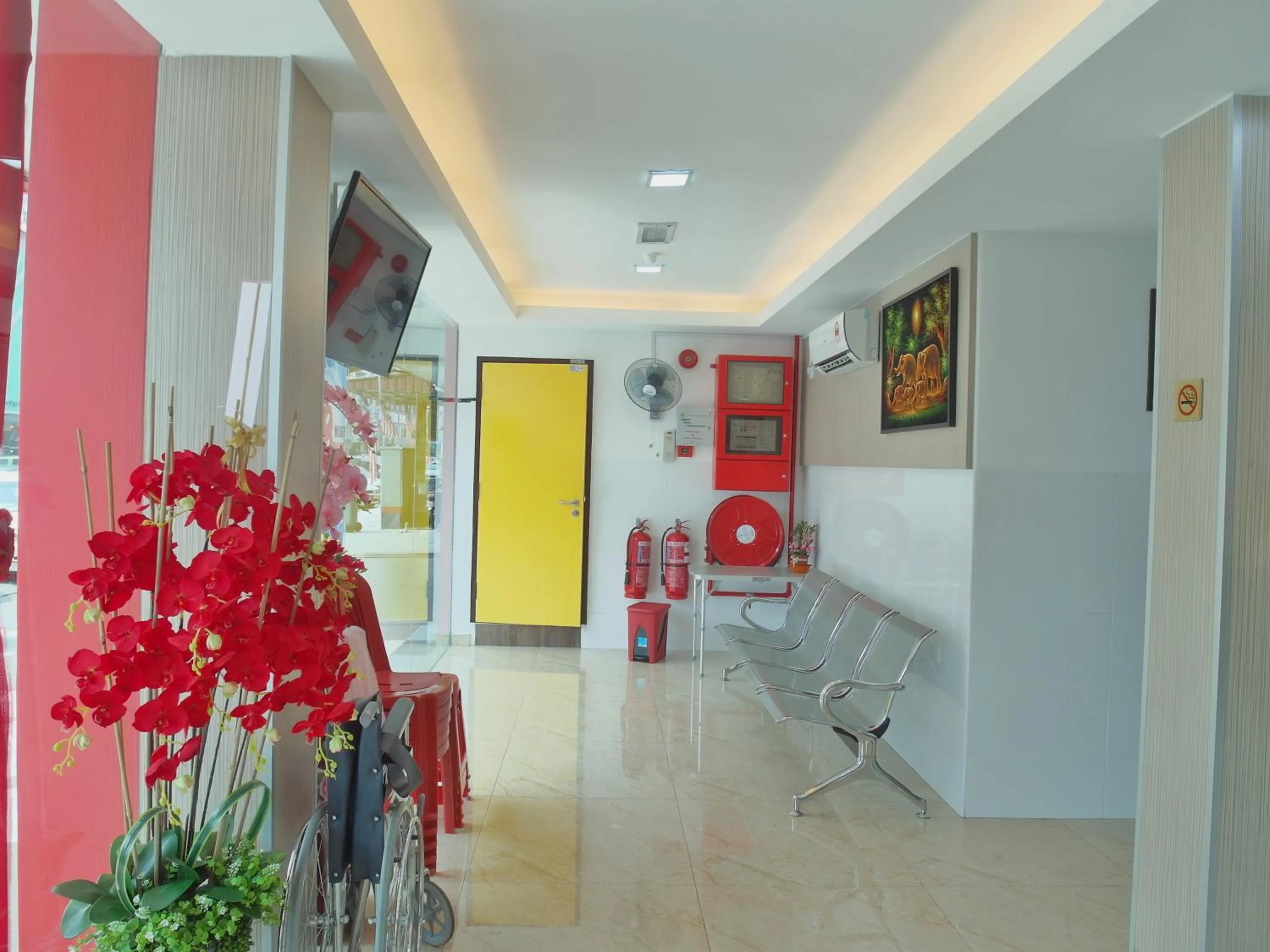 Seating area in Comfort Two Hotel