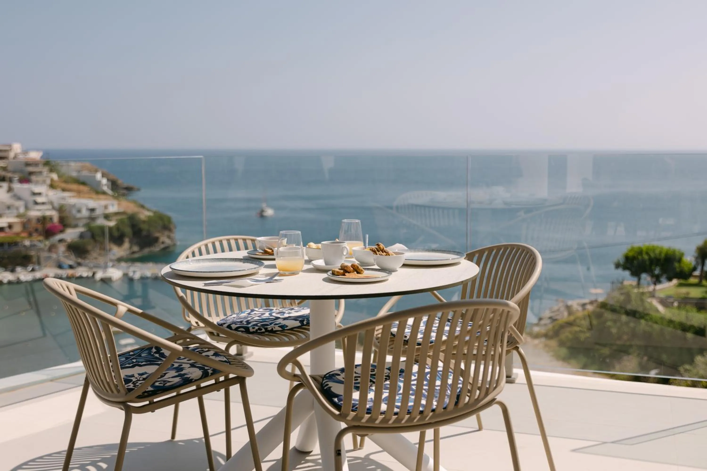 Breakfast in Golden Luxury Suites