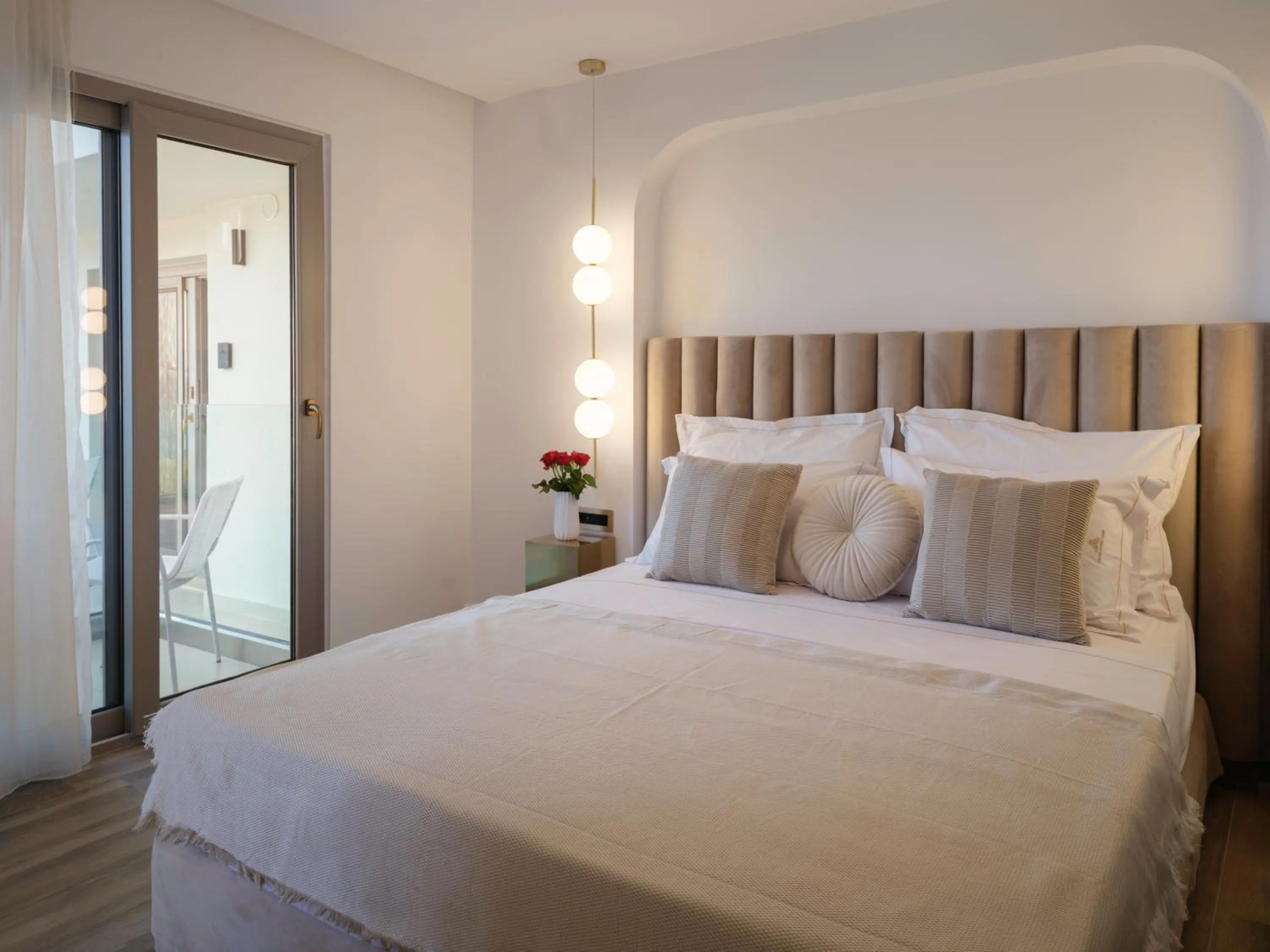 Bedroom, Bed in Golden Luxury Suites