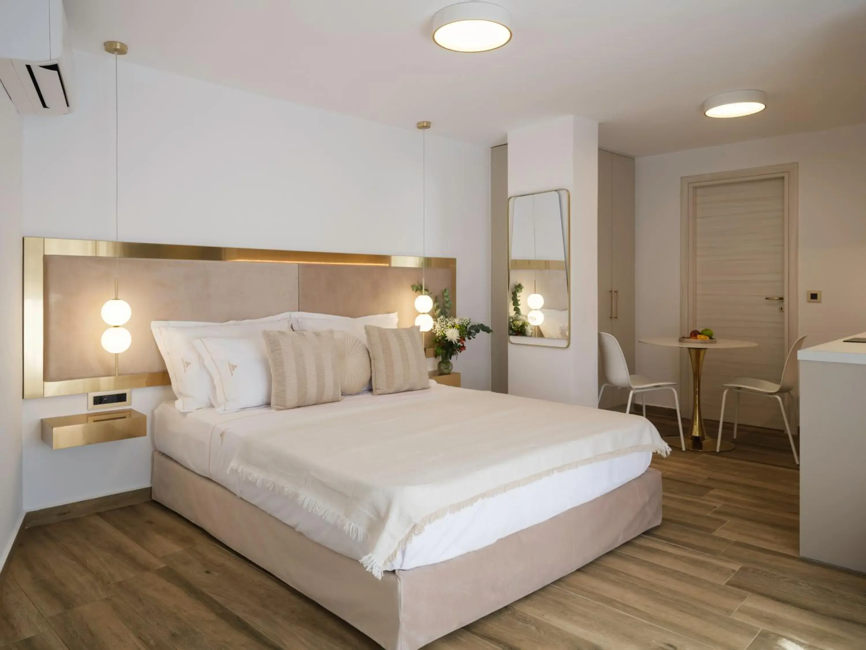 Junior Suite with Mountain View in Golden Luxury Suites Junior Suite with Mountain View in Golden Luxury Suites