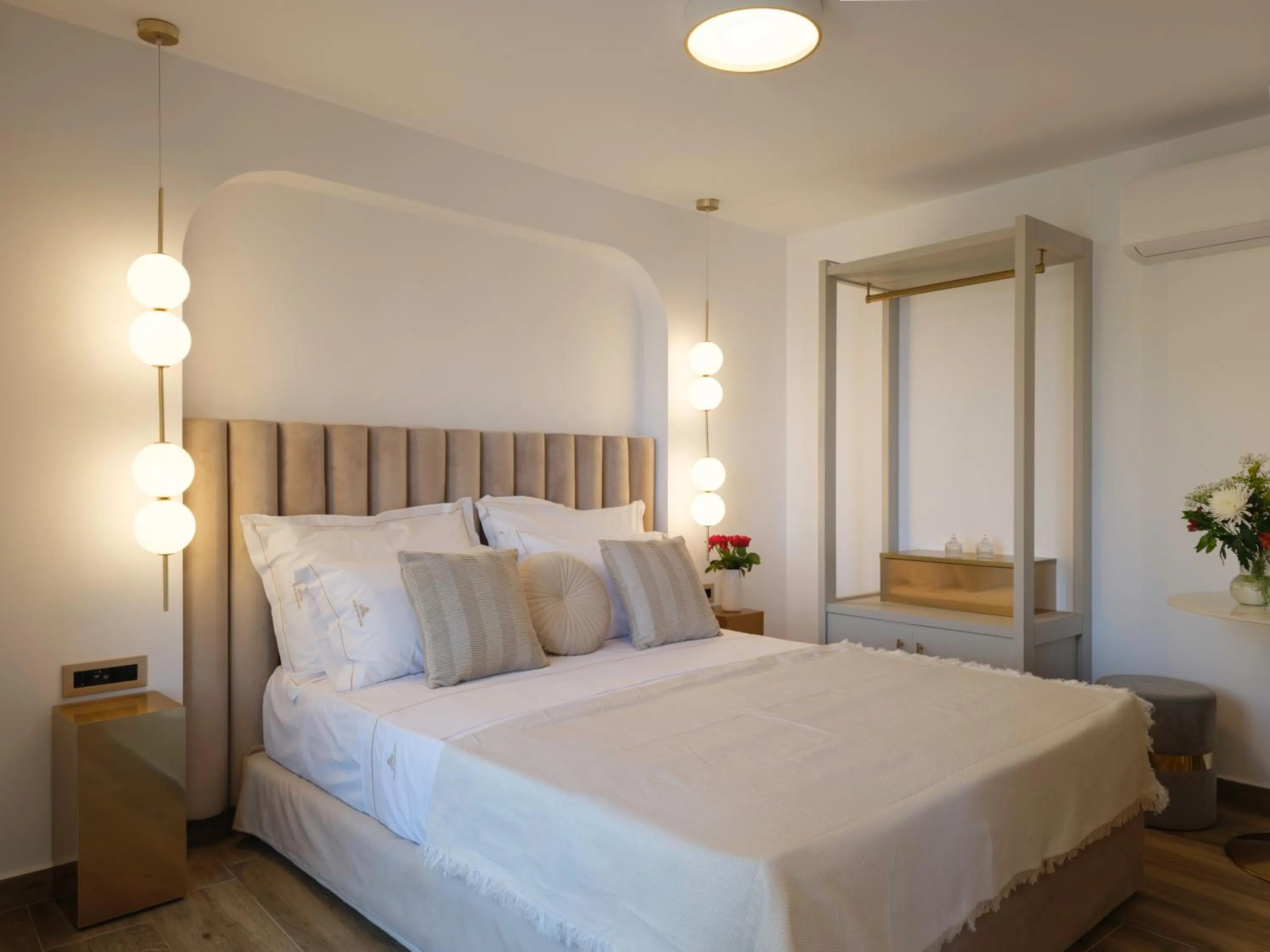 Bedroom, Bed in Golden Luxury Suites