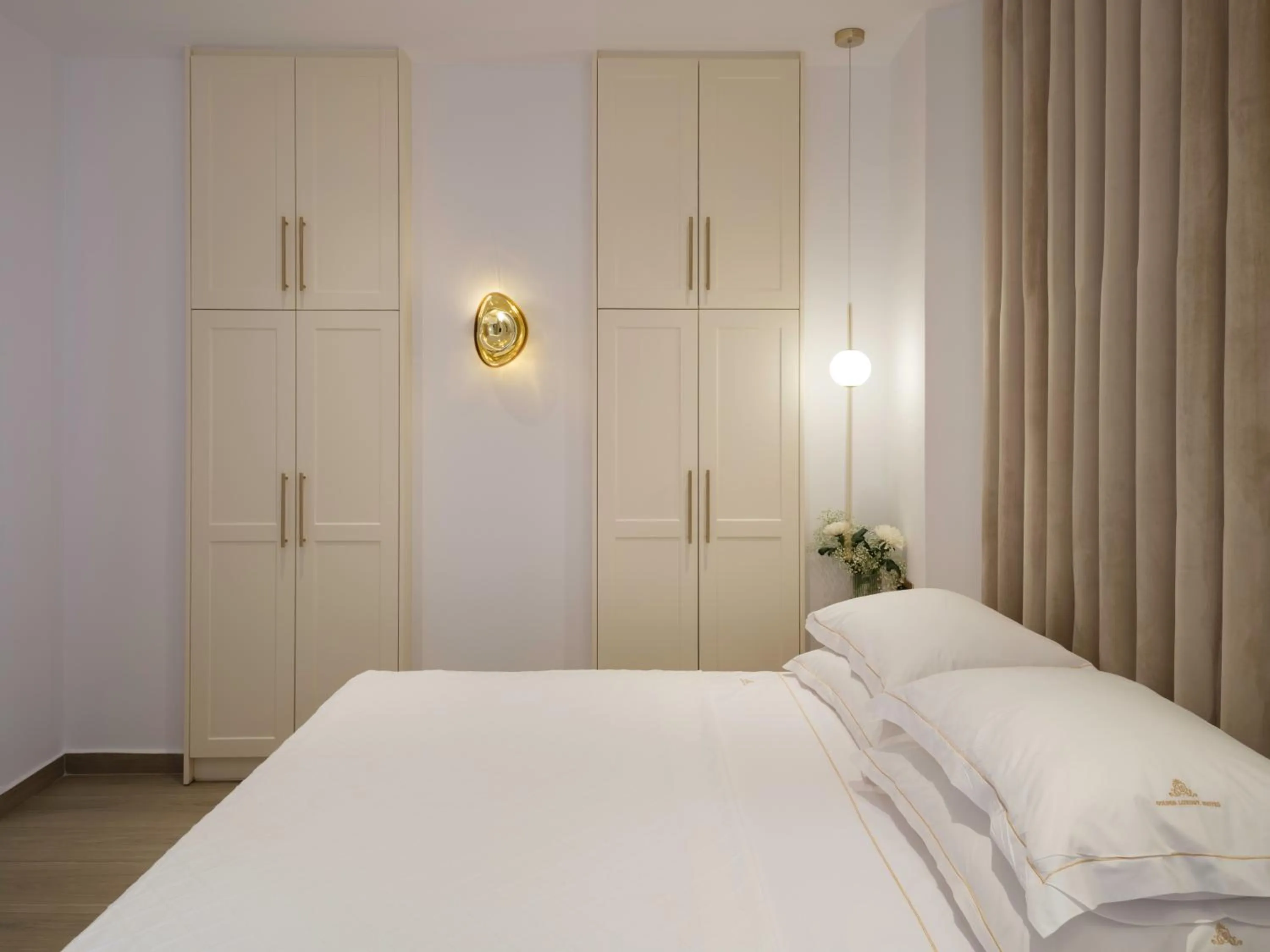 Bed in Golden Luxury Suites