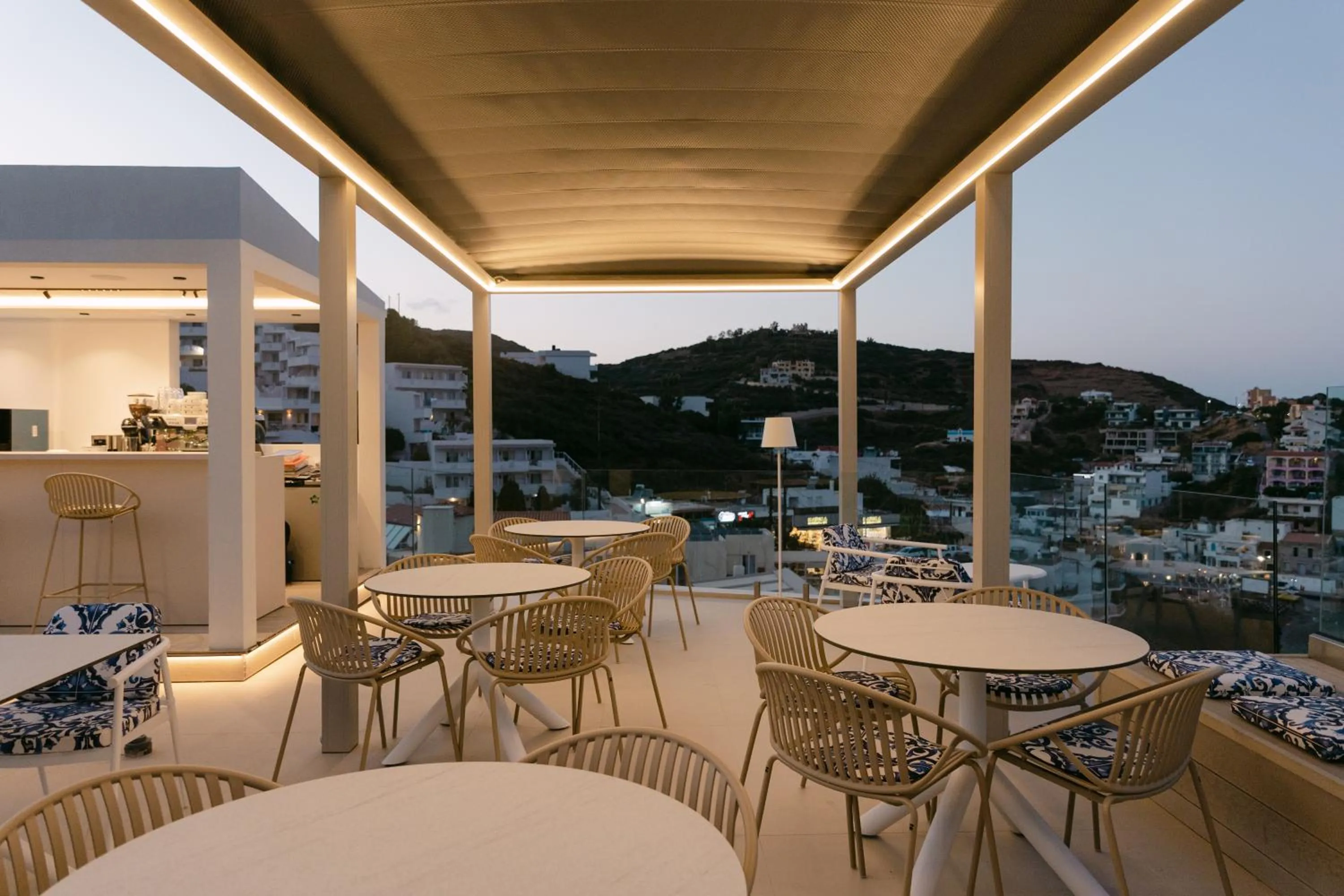 Restaurant/places to eat in Golden Luxury Suites