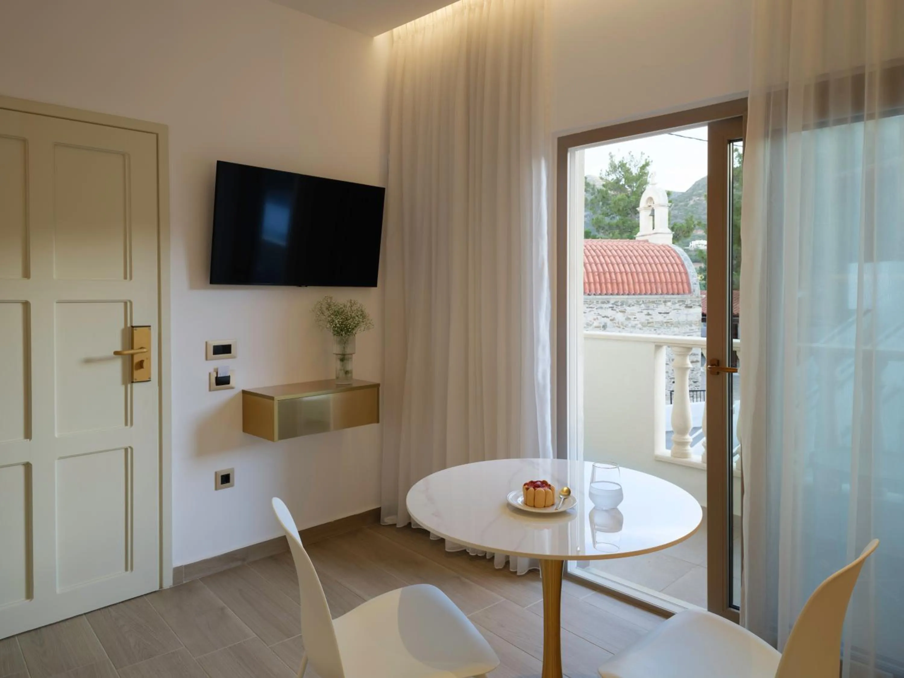 TV and multimedia in Golden Luxury Suites