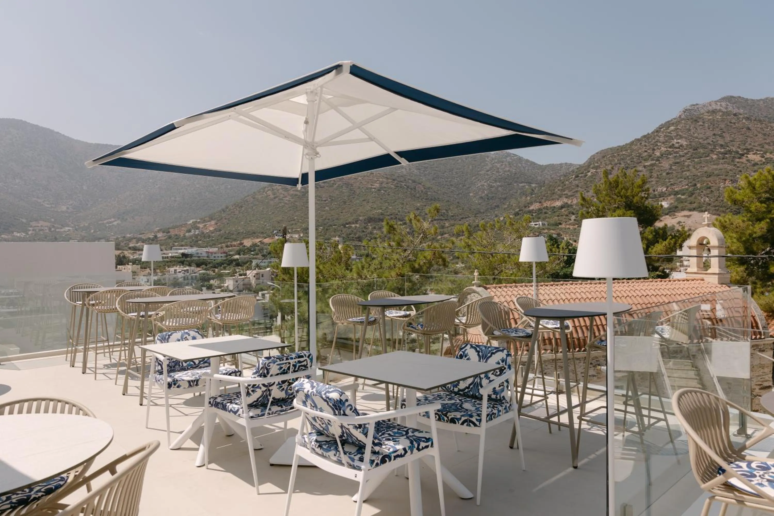 Restaurant/places to eat in Golden Luxury Suites