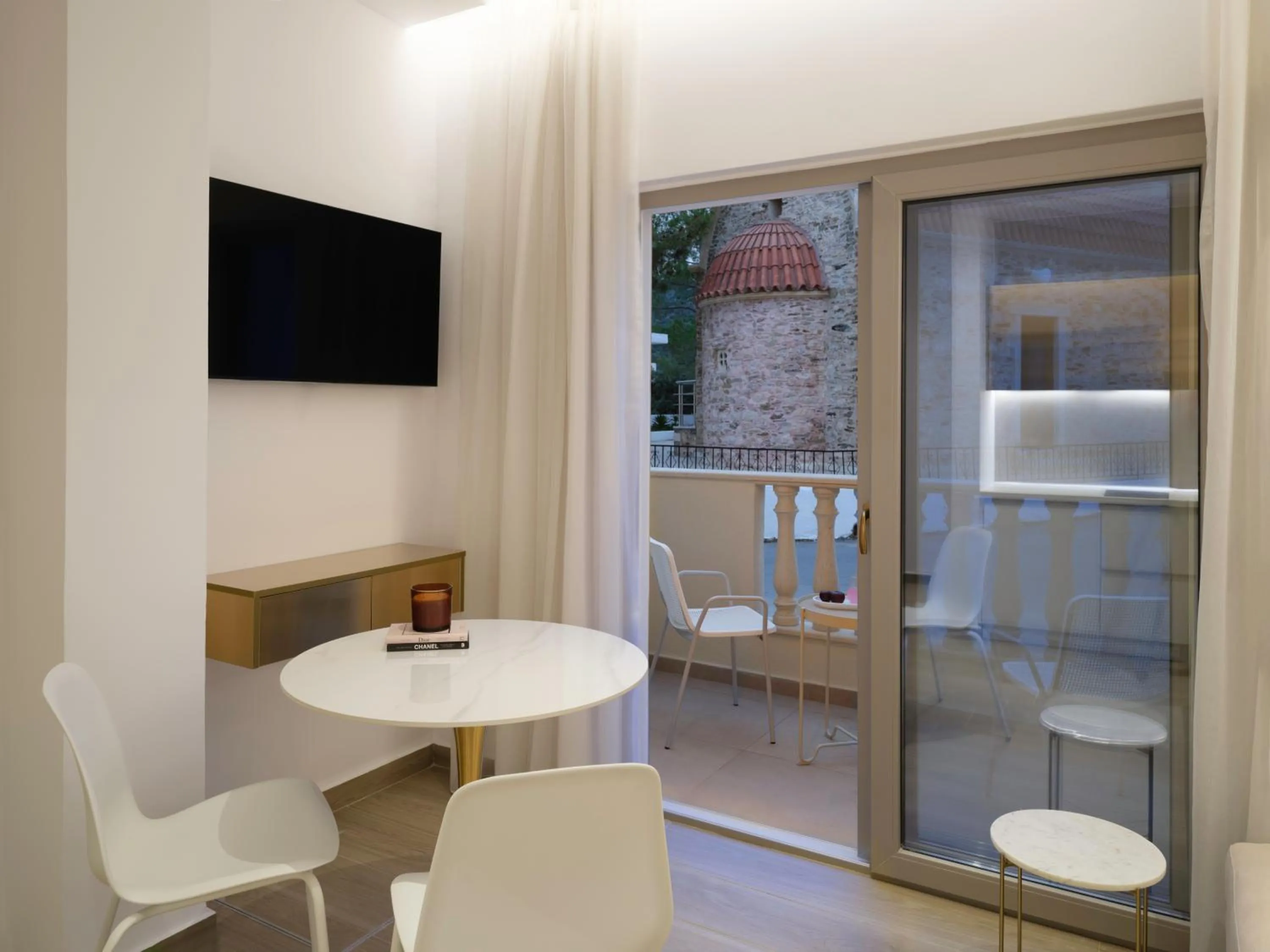 TV and multimedia in Golden Luxury Suites