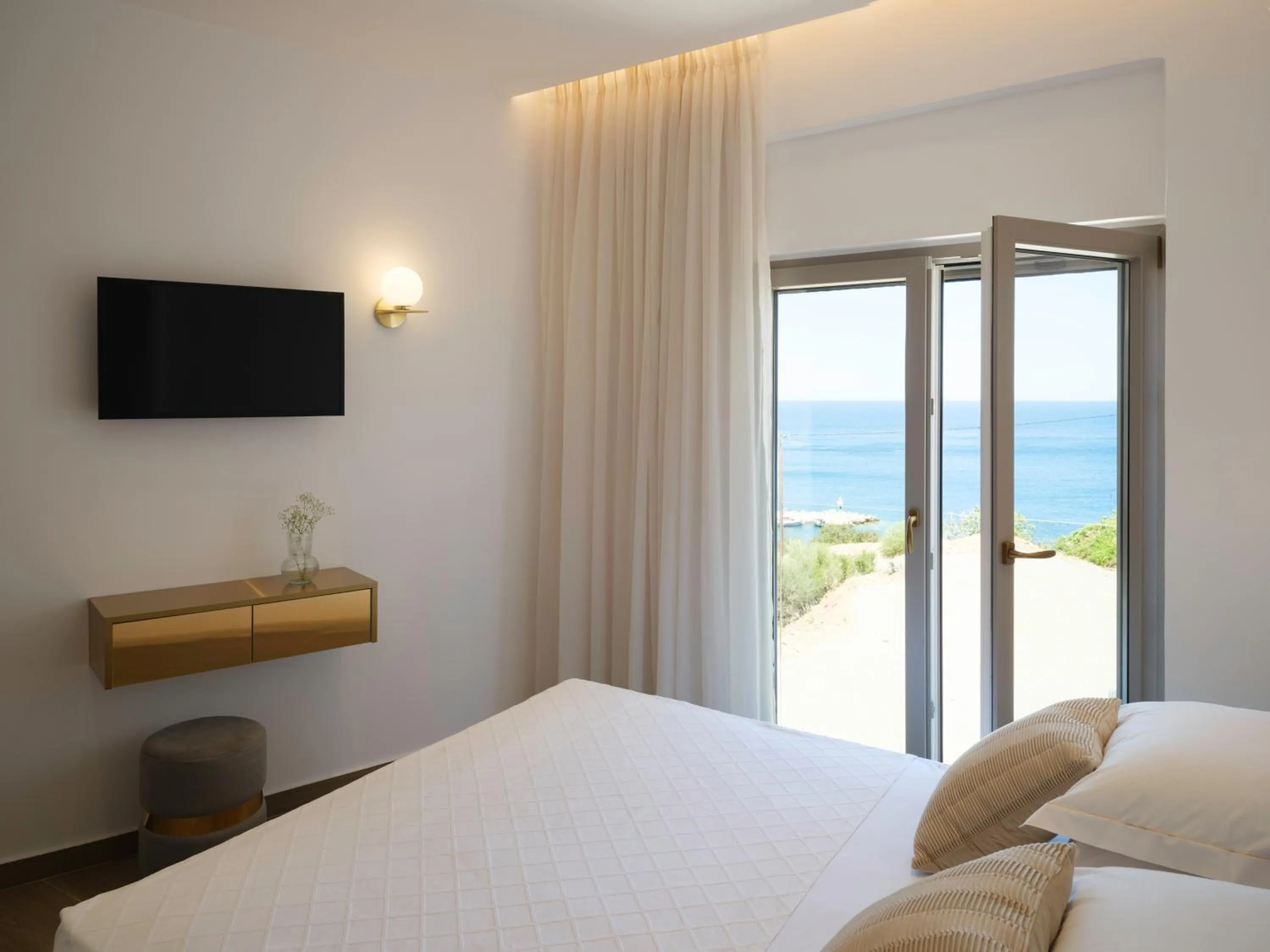 Bed in Golden Luxury Suites