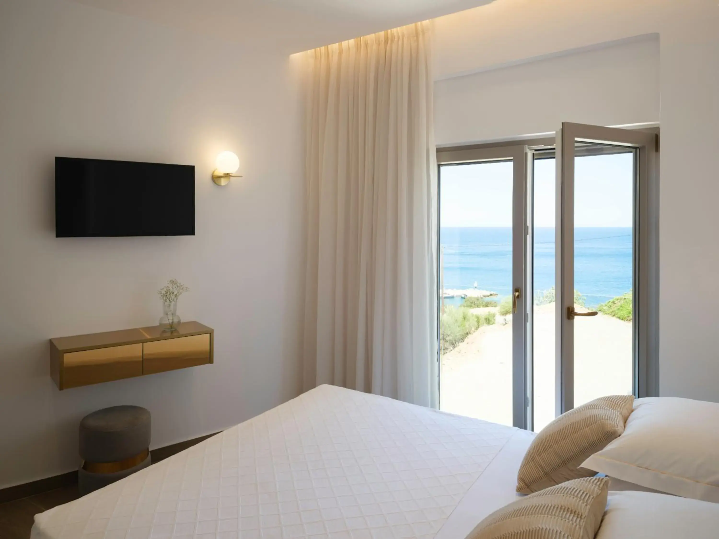 Family Two Bedroom Suite with Sea View in Golden Luxury Suites Family Two Bedroom Suite with Sea View in Golden Luxury Suites