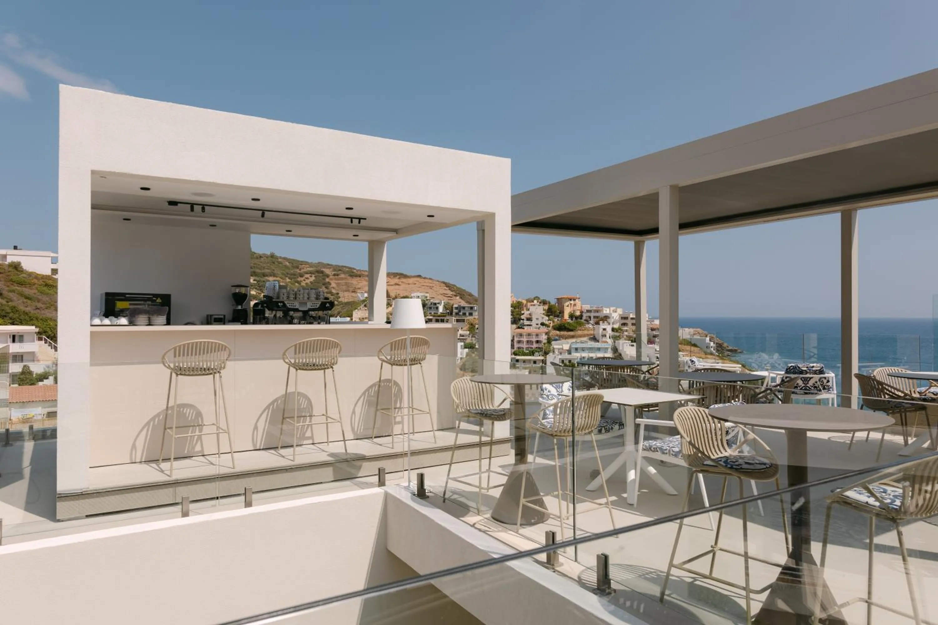 Restaurant/places to eat in Golden Luxury Suites