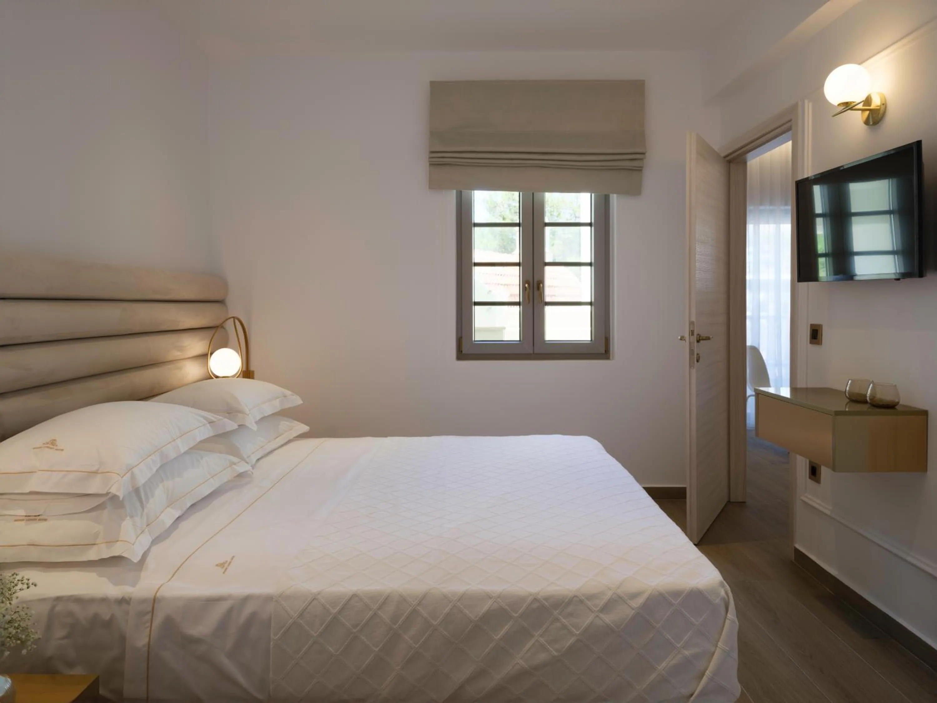 Bed in Golden Luxury Suites