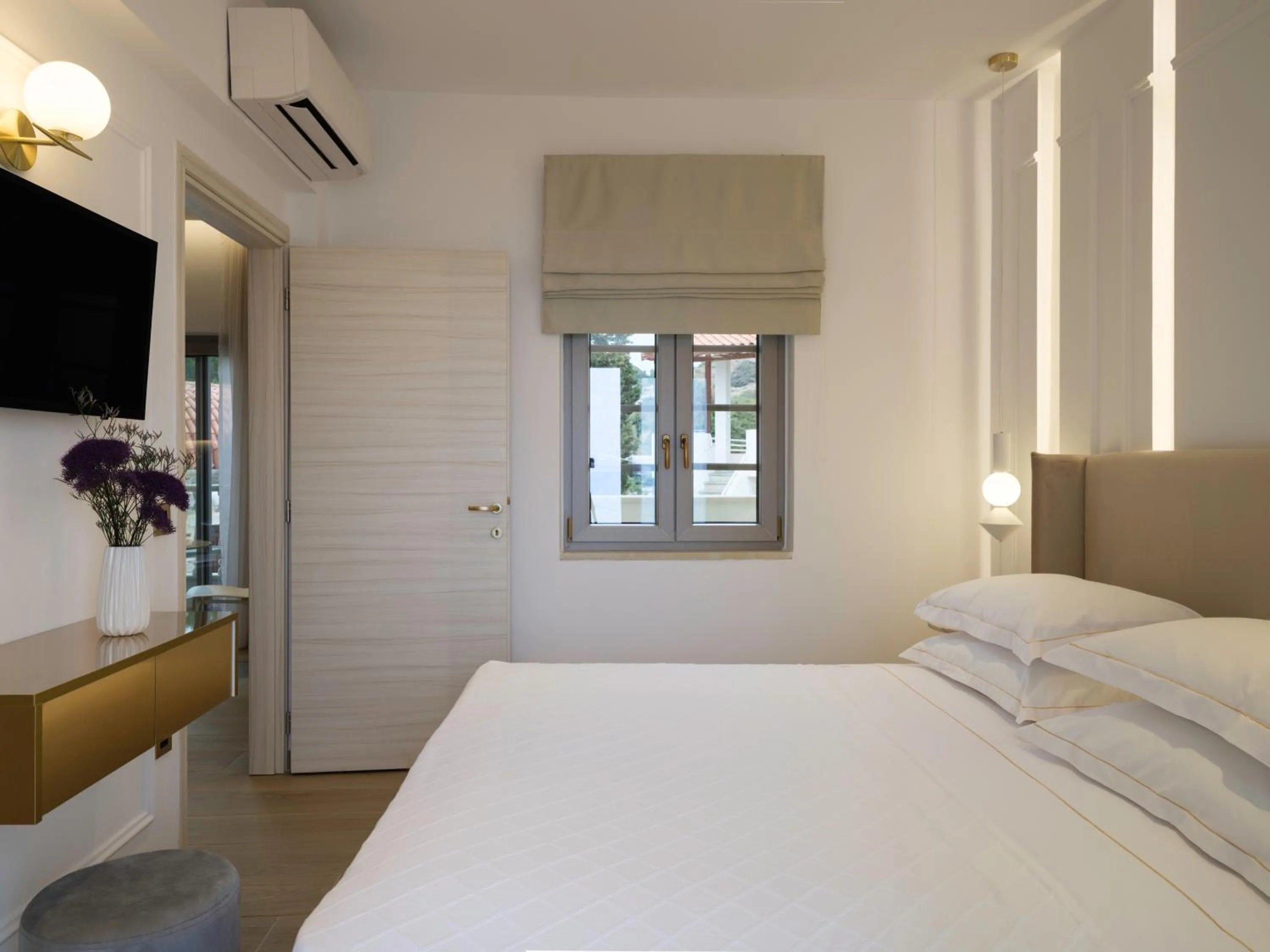 Bed in Golden Luxury Suites