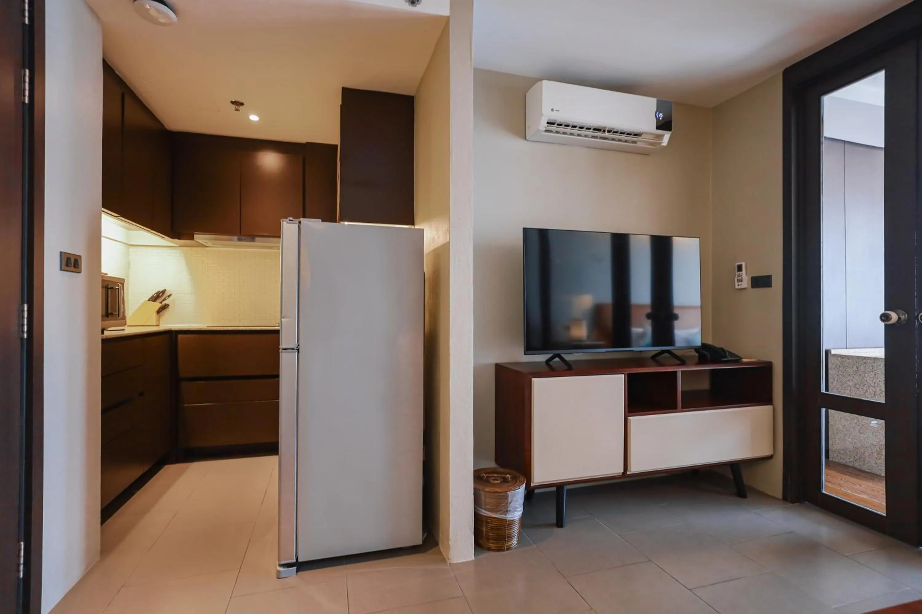 TV and multimedia in Balcony Courtyard Sriracha Hotel & Serviced Apartments