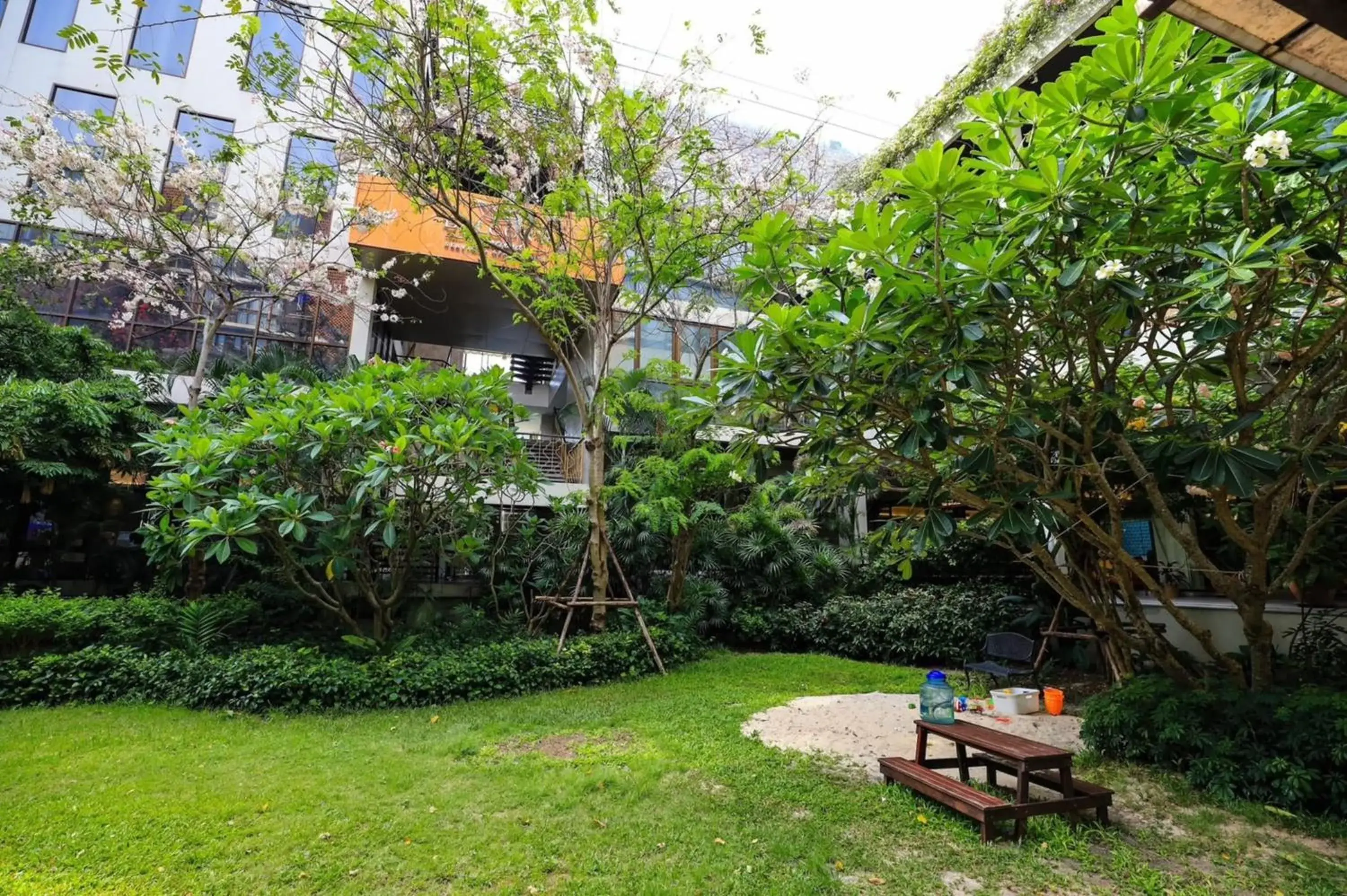 Property building in Balcony Courtyard Sriracha Hotel & Serviced Apartments Property building in Balcony Courtyard Sriracha Hotel & Serviced Apartments