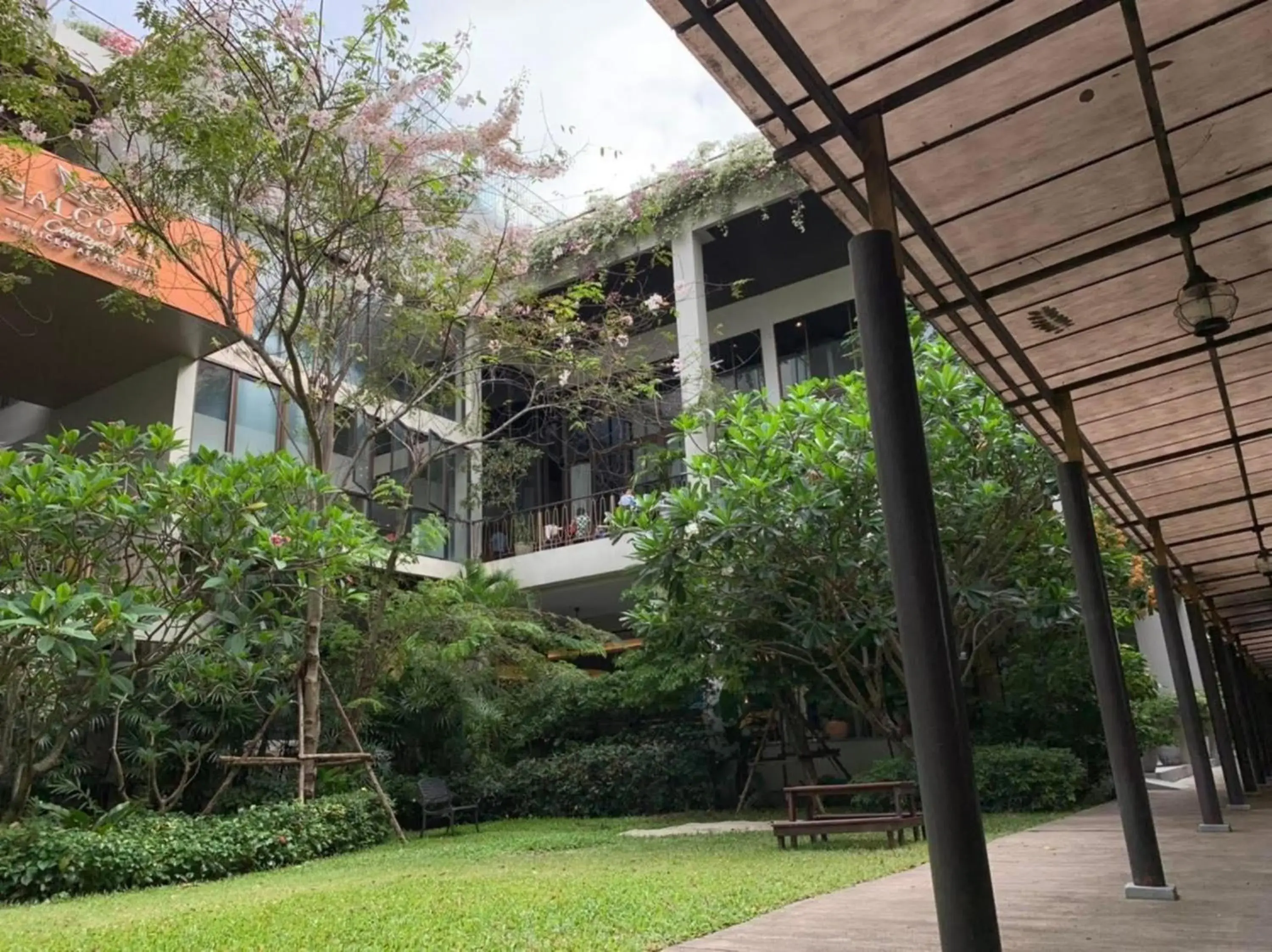 Property building in Balcony Courtyard Sriracha Hotel & Serviced Apartments Property building in Balcony Courtyard Sriracha Hotel & Serviced Apartments