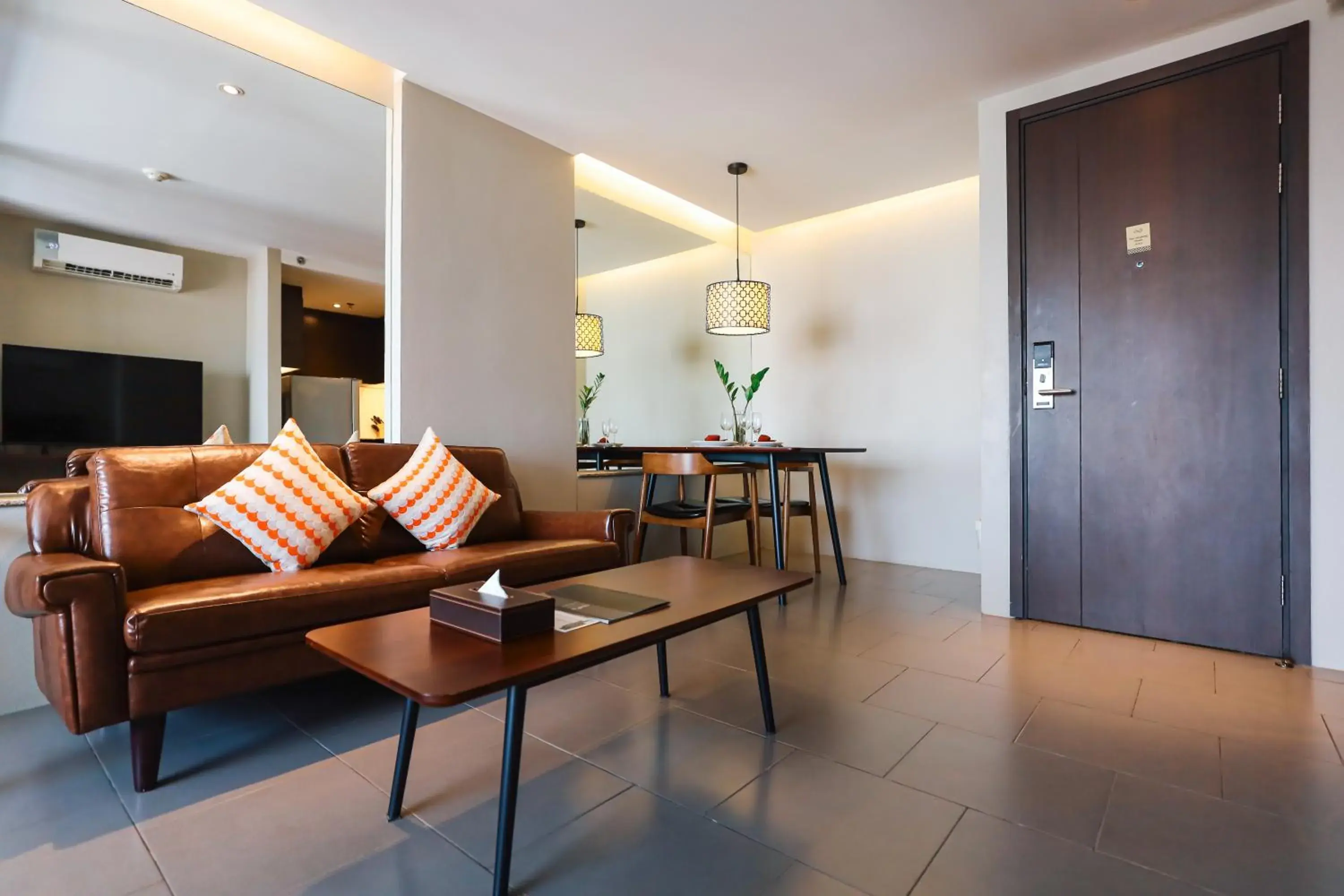 Living room in Balcony Courtyard Sriracha Hotel & Serviced Apartments Living room in Balcony Courtyard Sriracha Hotel & Serviced Apartments