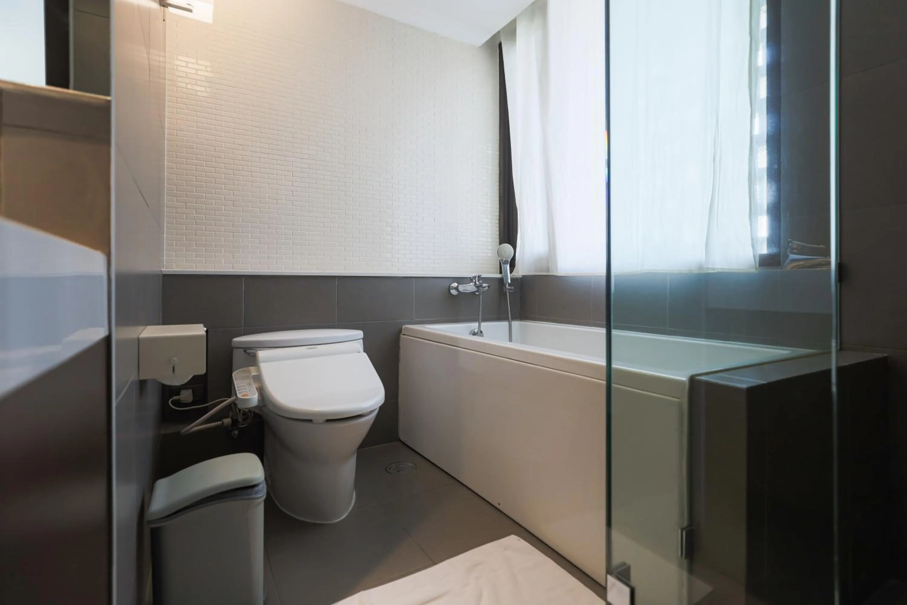 Shower in Balcony Courtyard Sriracha Hotel & Serviced Apartments