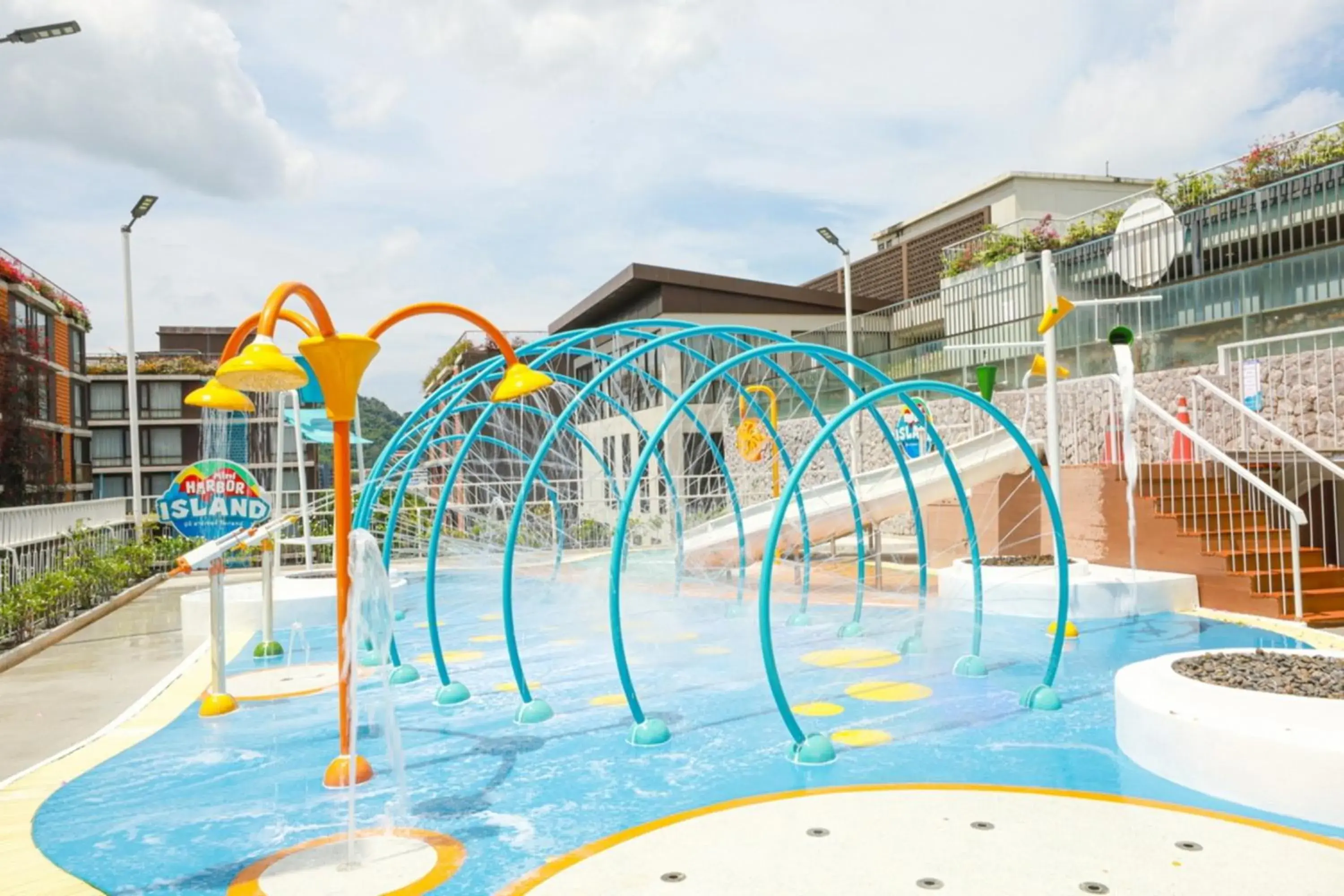 Swimming pool in Balcony Courtyard Sriracha Hotel & Serviced Apartments Swimming pool in Balcony Courtyard Sriracha Hotel & Serviced Apartments