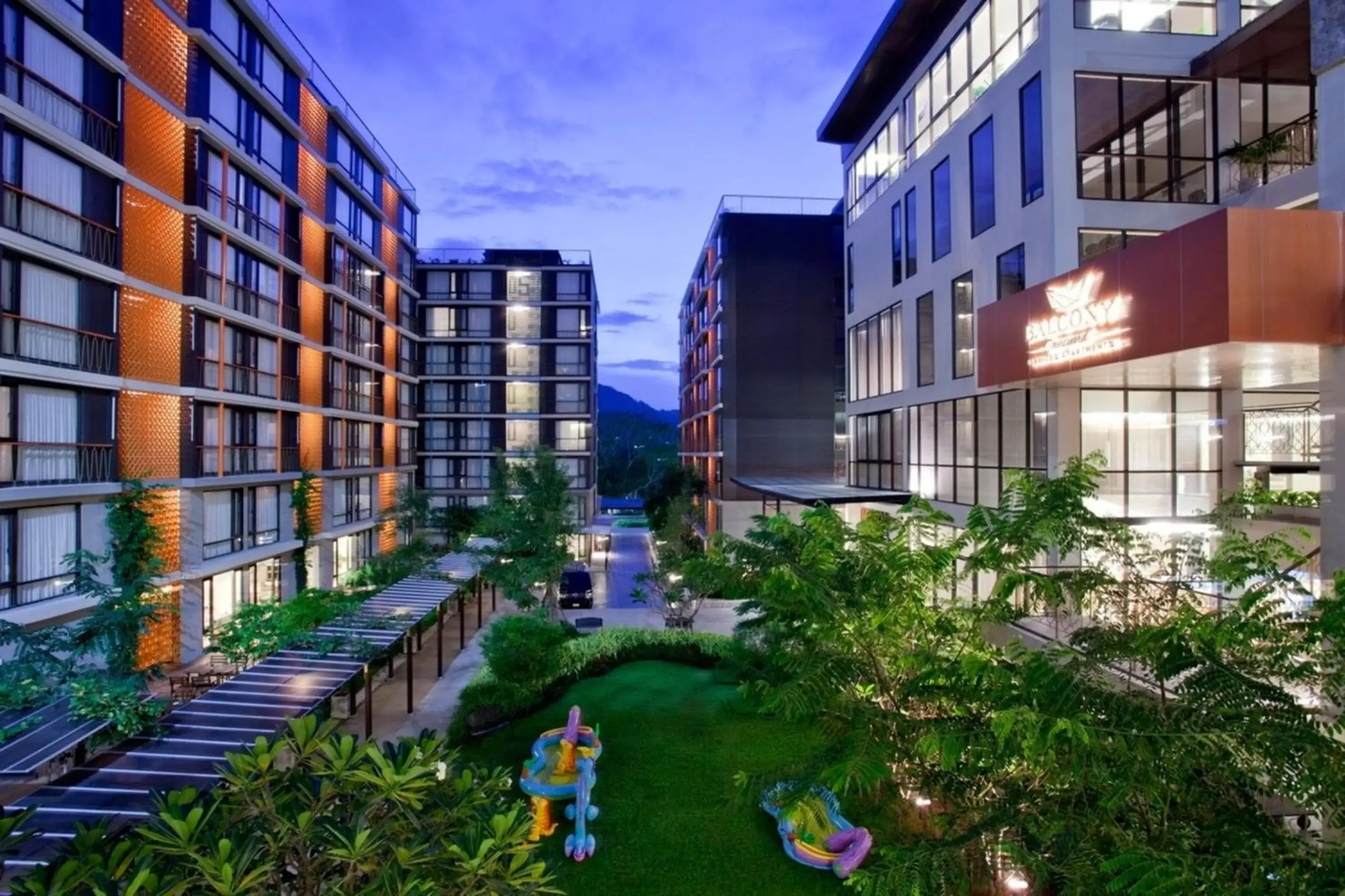 Property building in Balcony Courtyard Sriracha Hotel & Serviced Apartments Property building in Balcony Courtyard Sriracha Hotel & Serviced Apartments