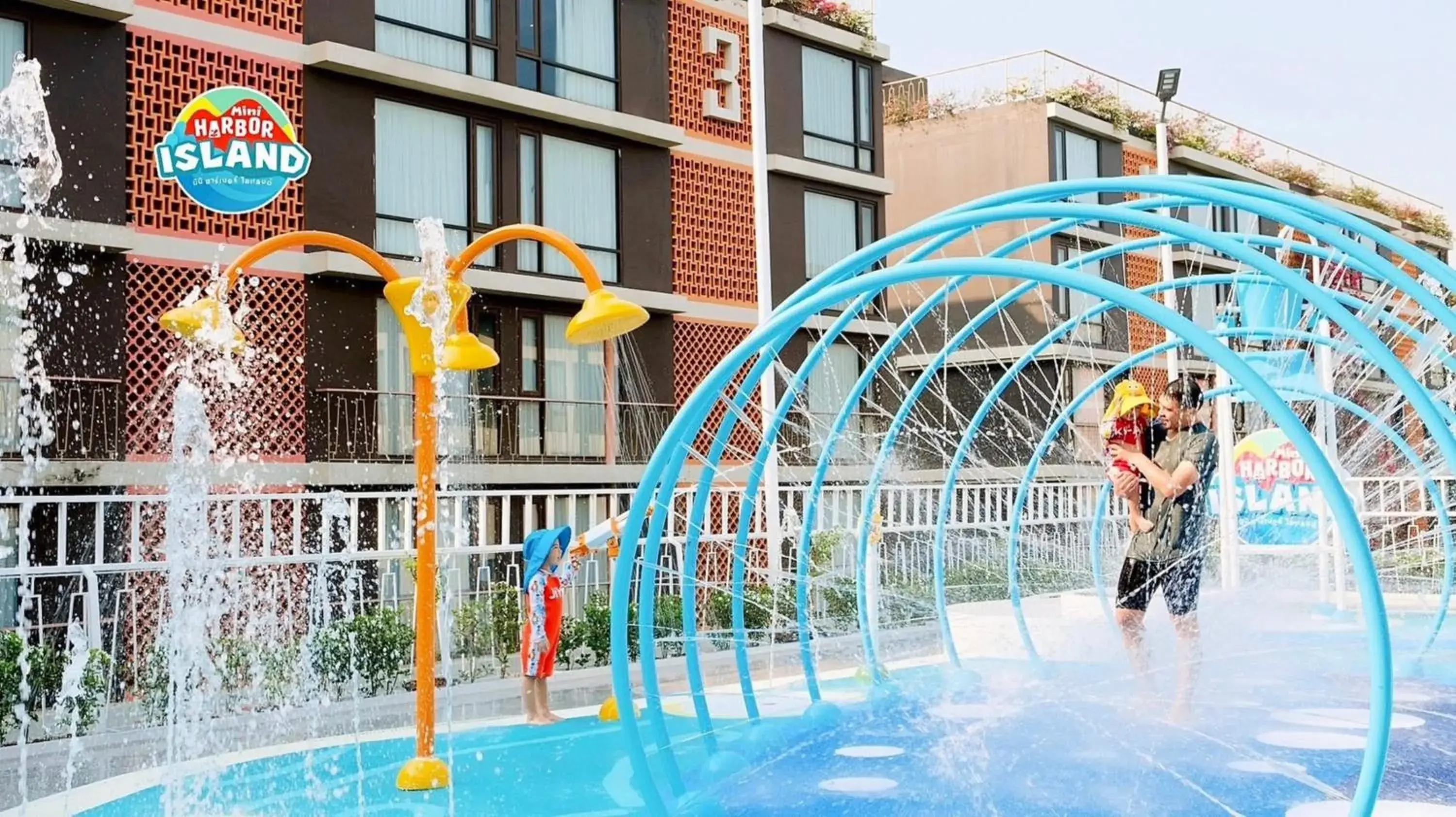 Swimming pool in Balcony Courtyard Sriracha Hotel & Serviced Apartments Swimming pool in Balcony Courtyard Sriracha Hotel & Serviced Apartments