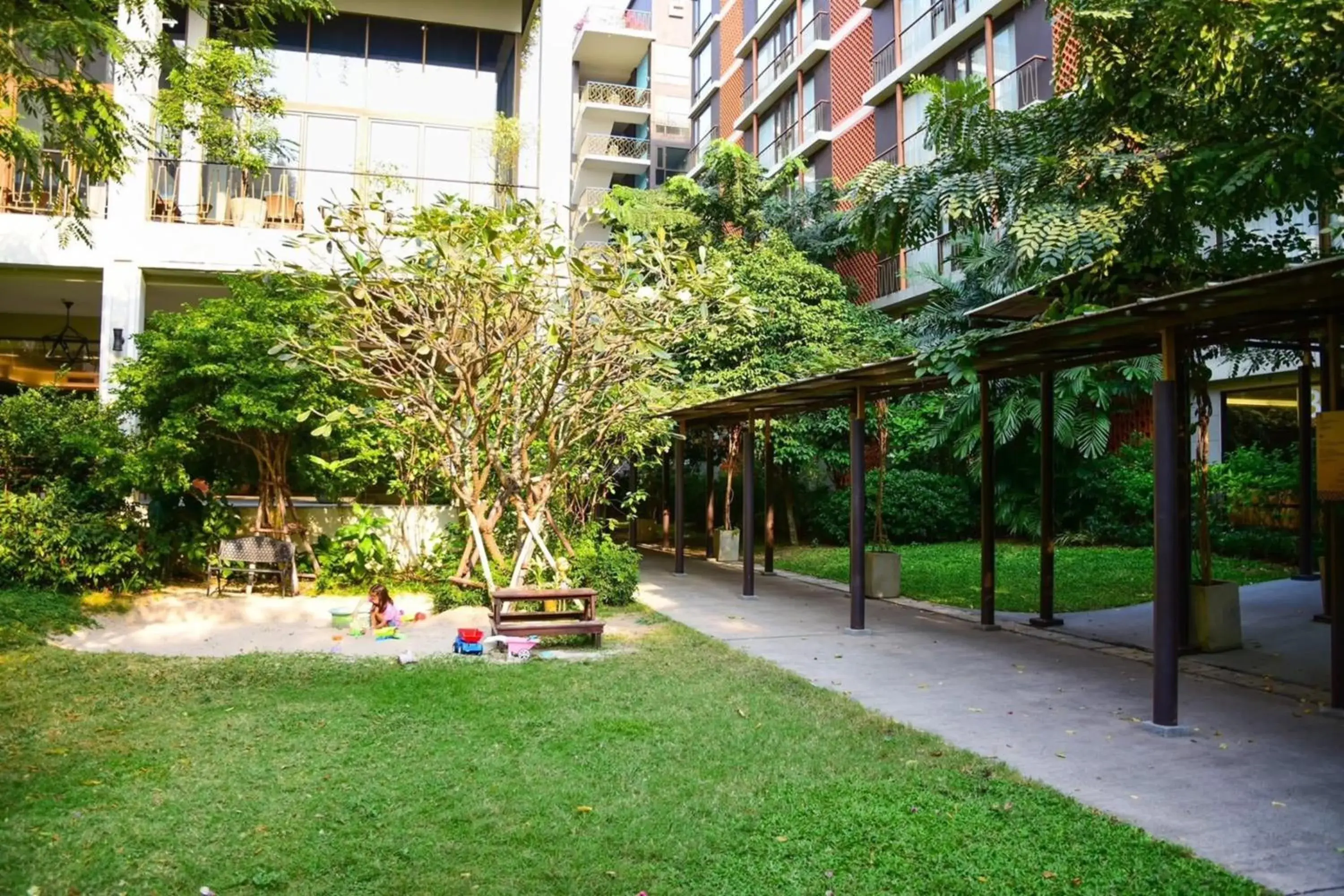 Property building in Balcony Courtyard Sriracha Hotel & Serviced Apartments Property building in Balcony Courtyard Sriracha Hotel & Serviced Apartments
