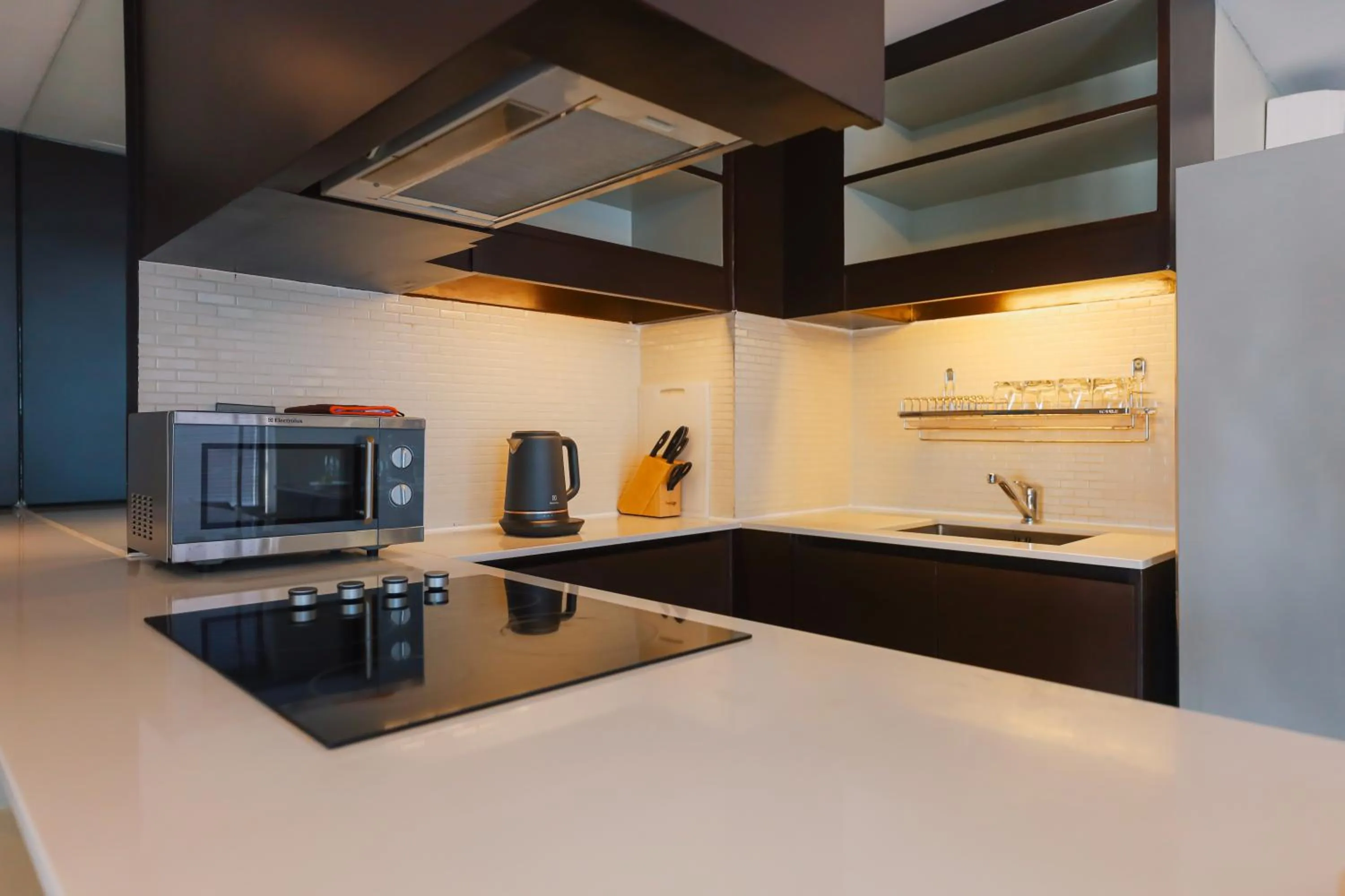 Kitchen or kitchenette in Balcony Courtyard Sriracha Hotel & Serviced Apartments