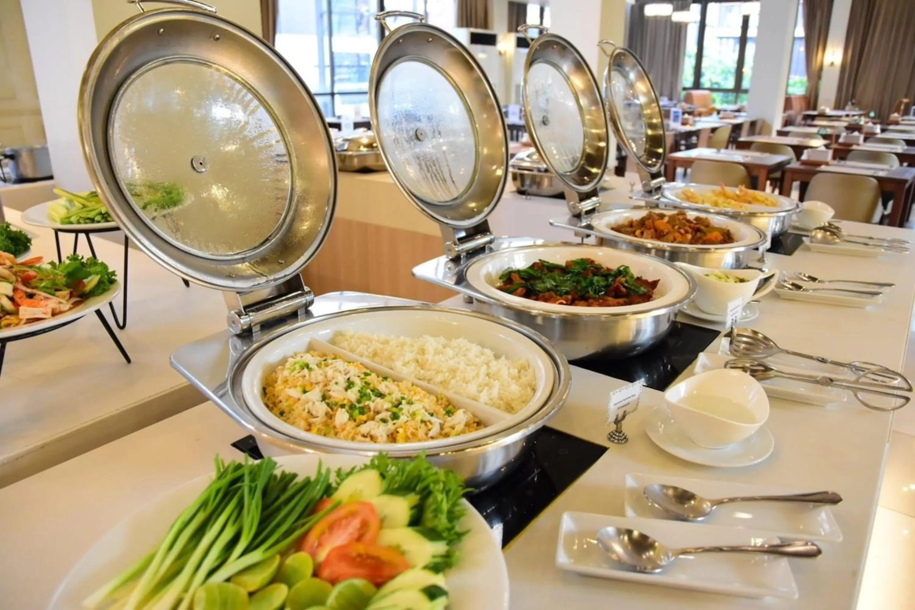 Restaurant/places to eat in Balcony Courtyard Sriracha Hotel & Serviced Apartments