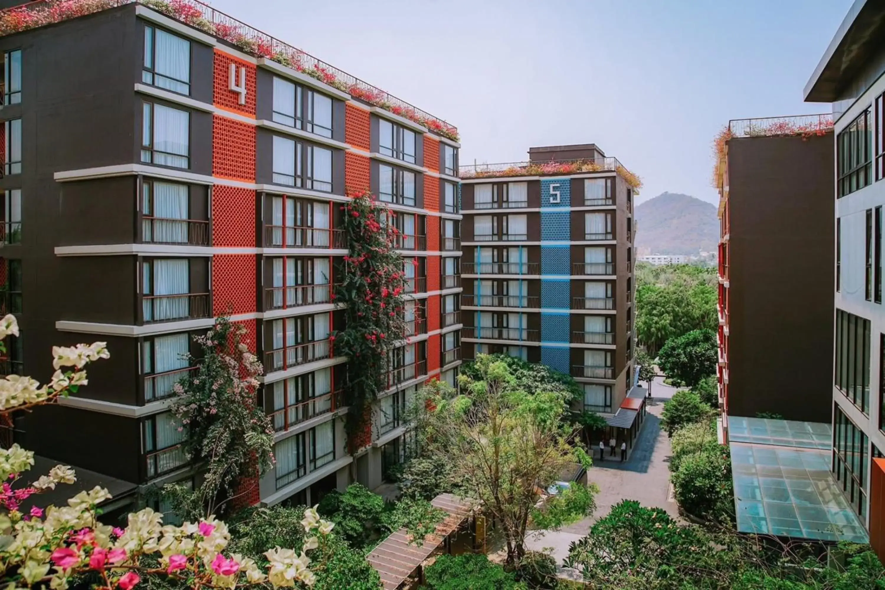 Property building in Balcony Courtyard Sriracha Hotel & Serviced Apartments Property building in Balcony Courtyard Sriracha Hotel & Serviced Apartments