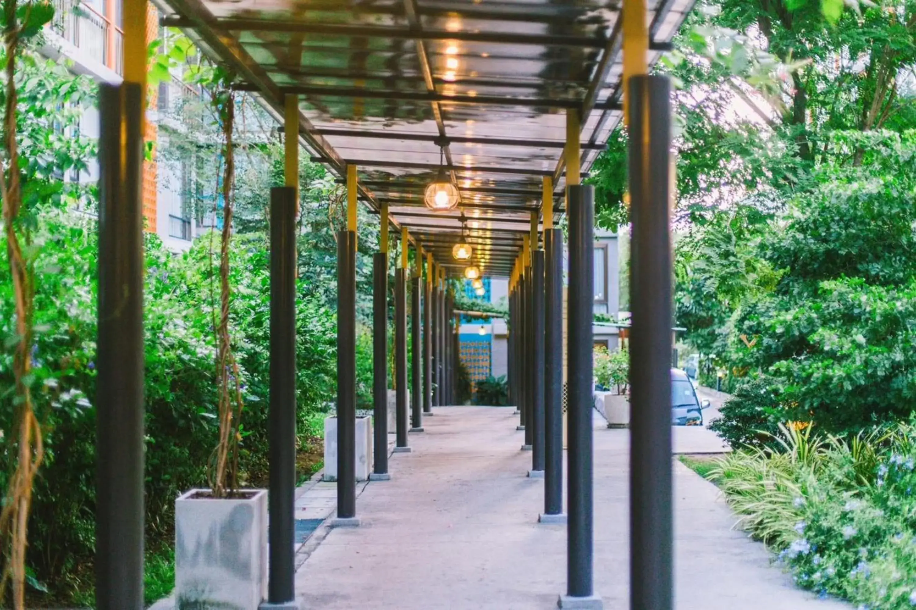 Property building in Balcony Courtyard Sriracha Hotel & Serviced Apartments Property building in Balcony Courtyard Sriracha Hotel & Serviced Apartments