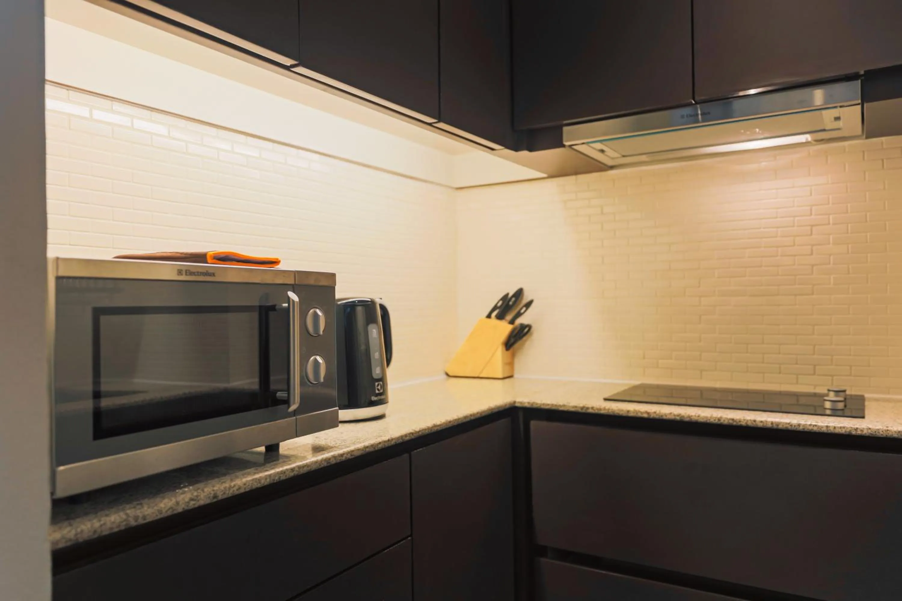 Kitchen or kitchenette in Balcony Courtyard Sriracha Hotel & Serviced Apartments