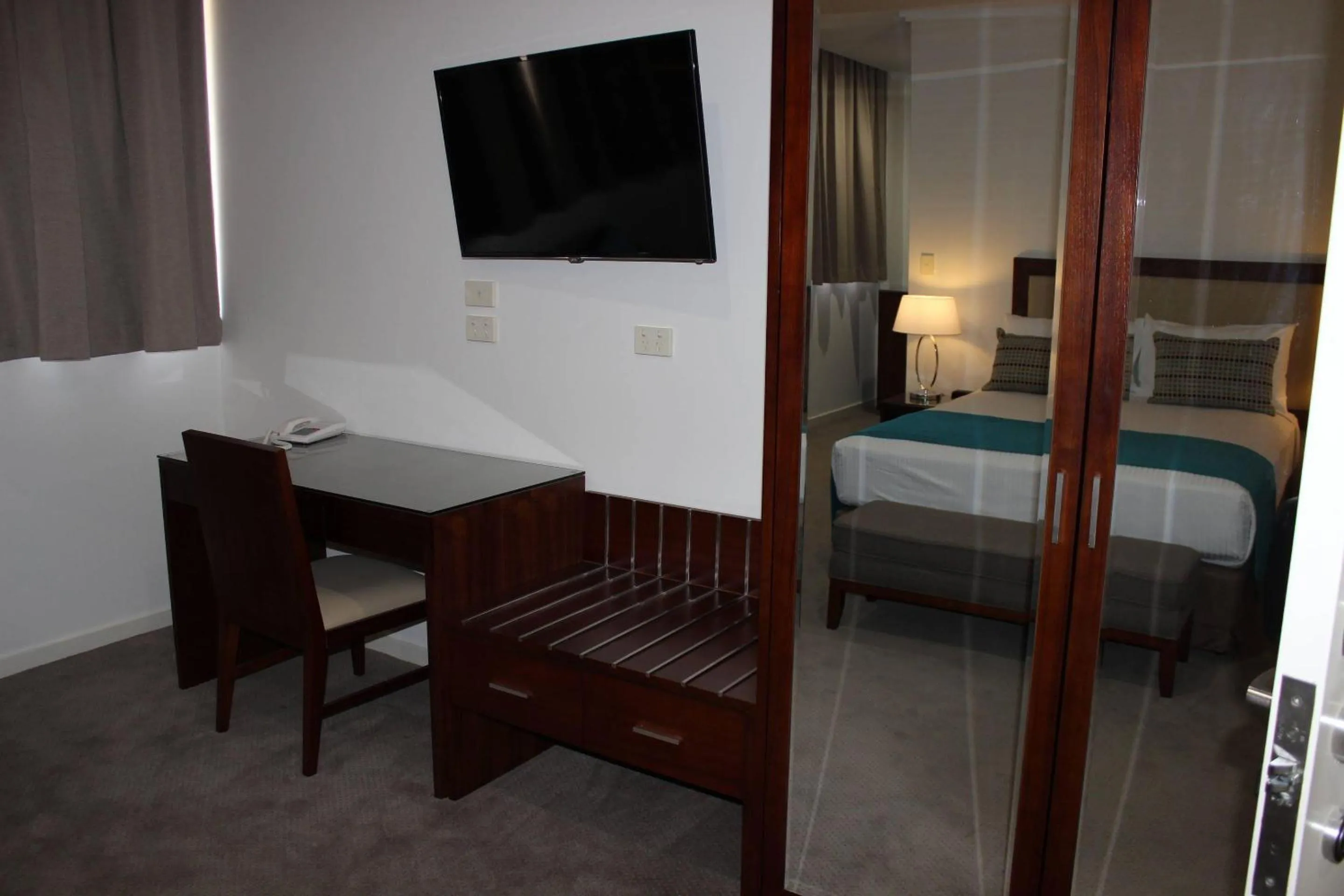 Bedroom, Bed in Quality Hotel Regent Rockhampton