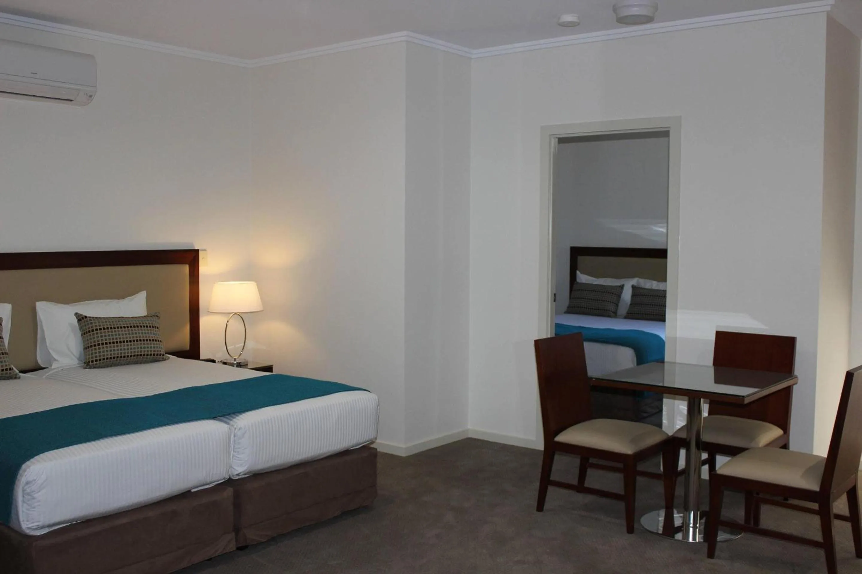 Bedroom, Bed in Quality Hotel Regent Rockhampton