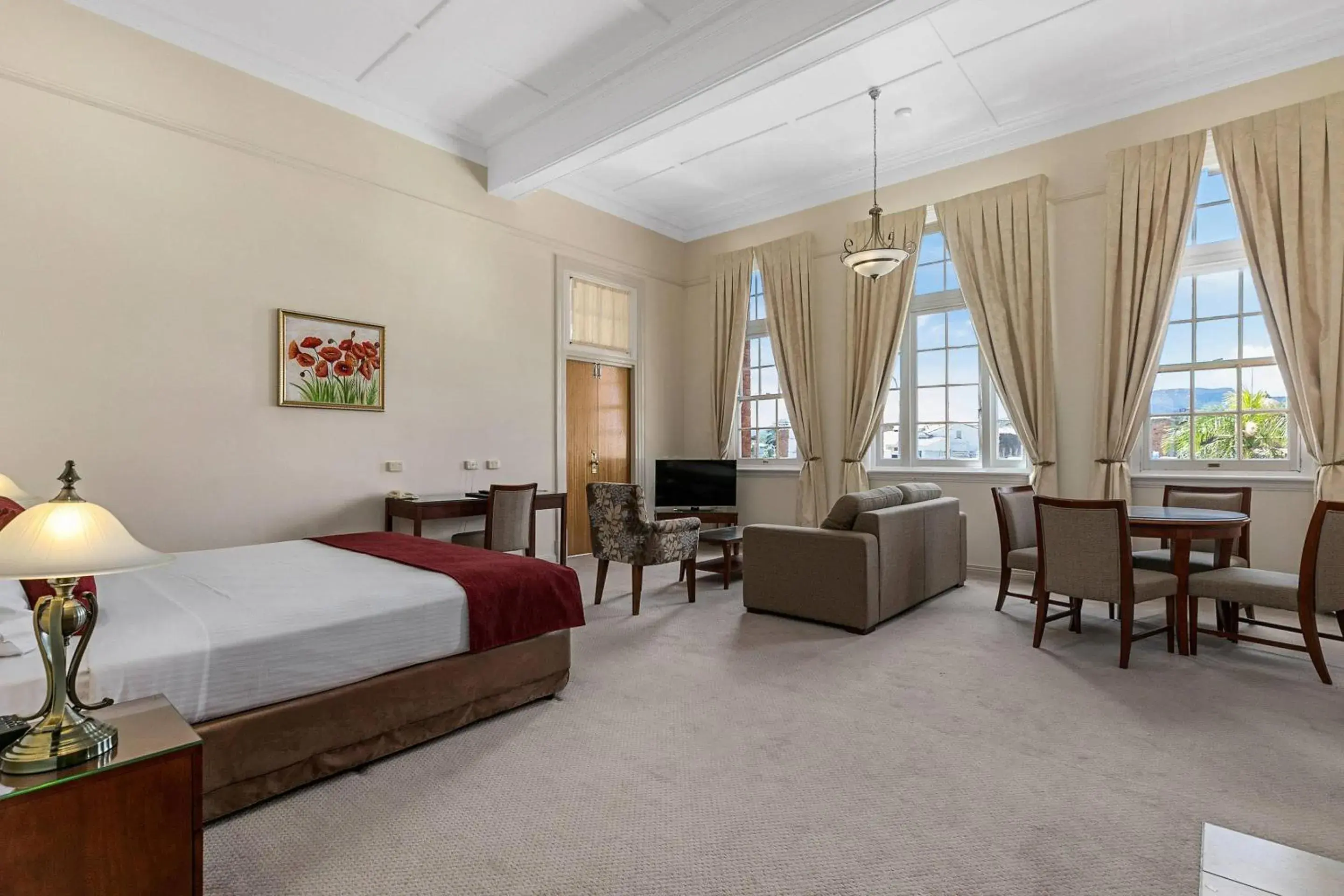 Bedroom, Bed in Quality Hotel Regent Rockhampton Bedroom, Bed in Quality Hotel Regent Rockhampton