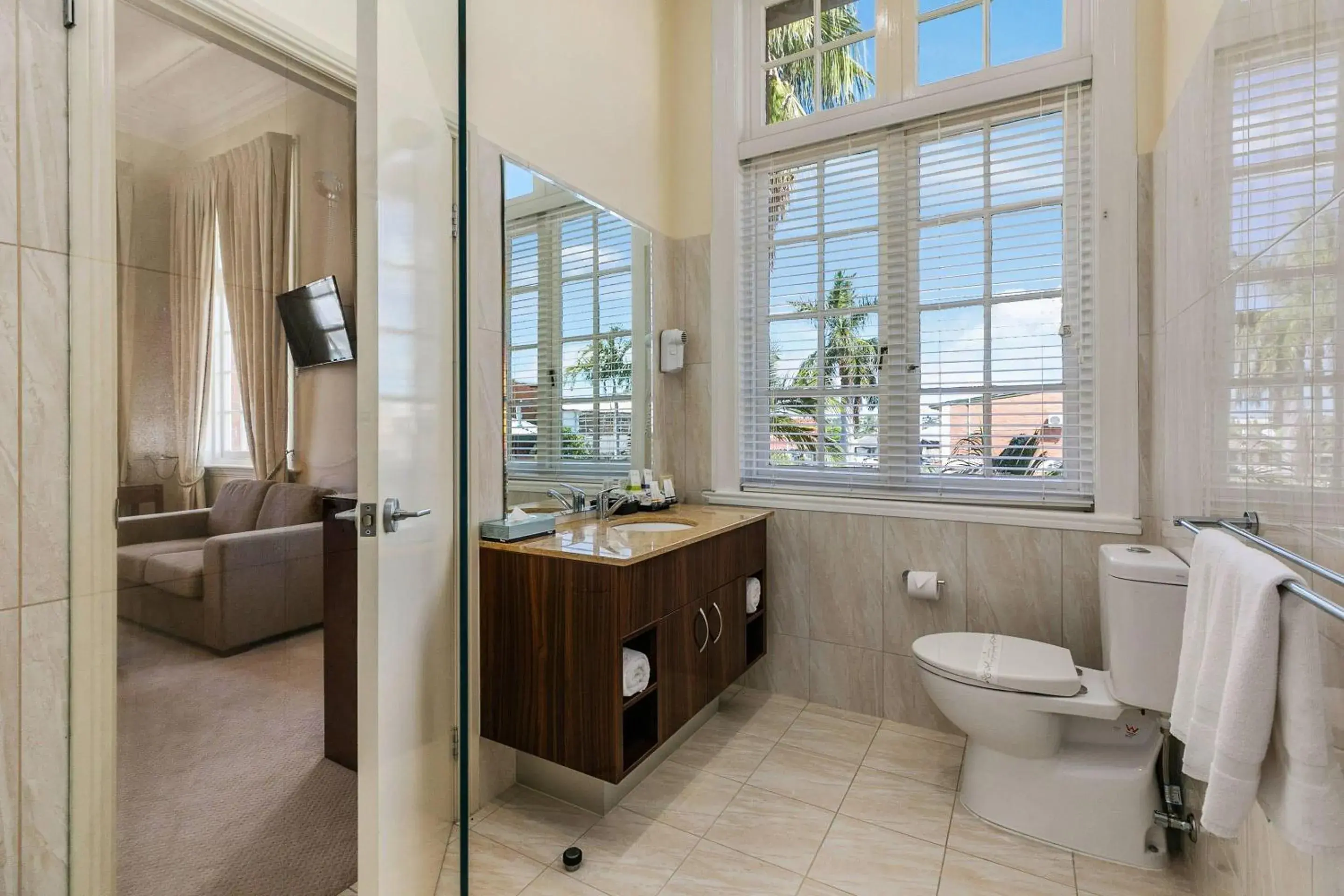 Bedroom in Quality Hotel Regent Rockhampton Bedroom in Quality Hotel Regent Rockhampton